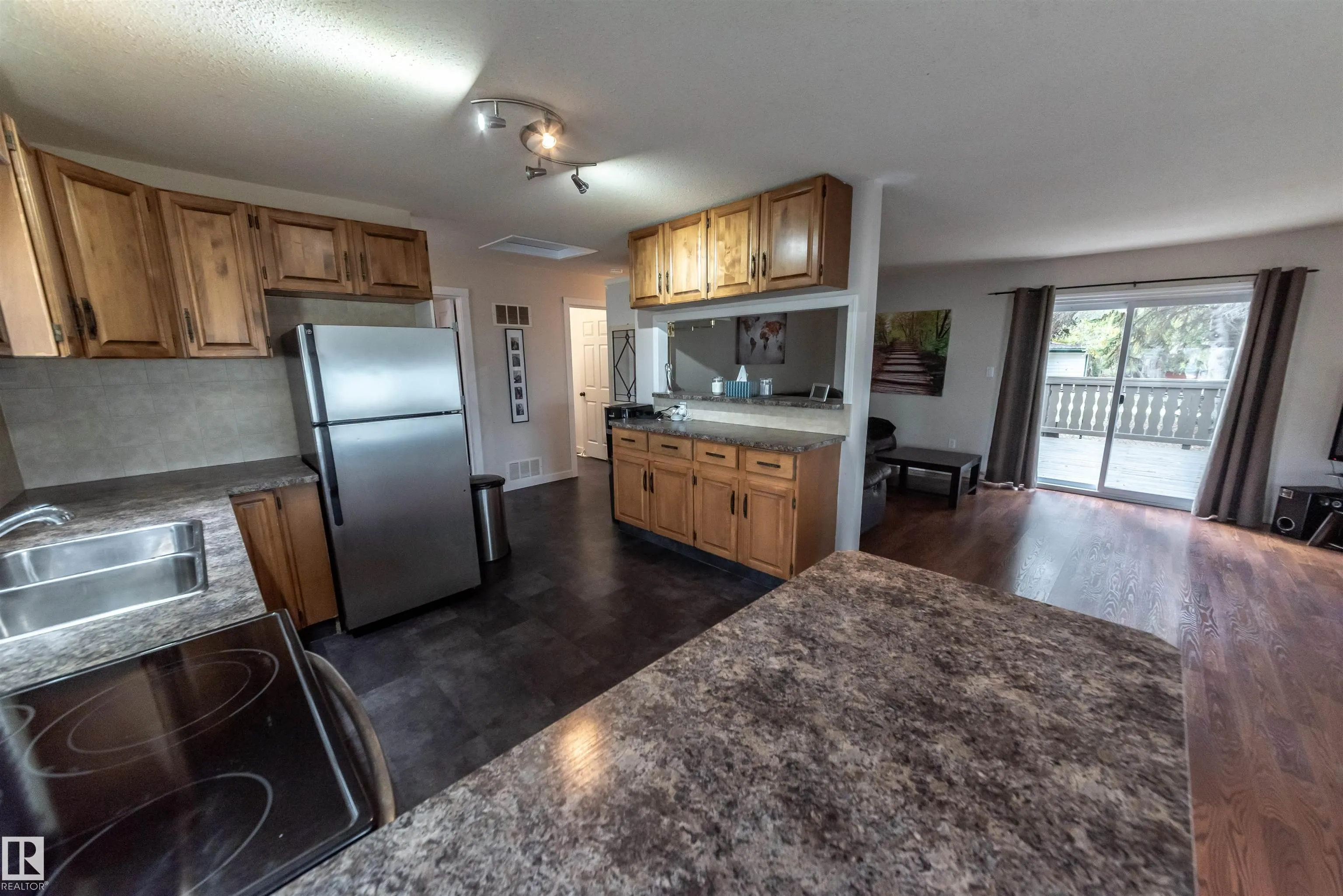 5021 Lakeview