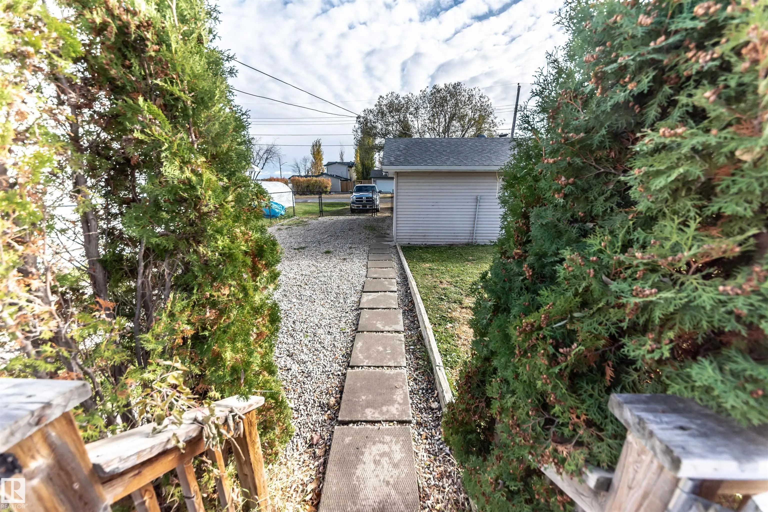5021 Lakeview