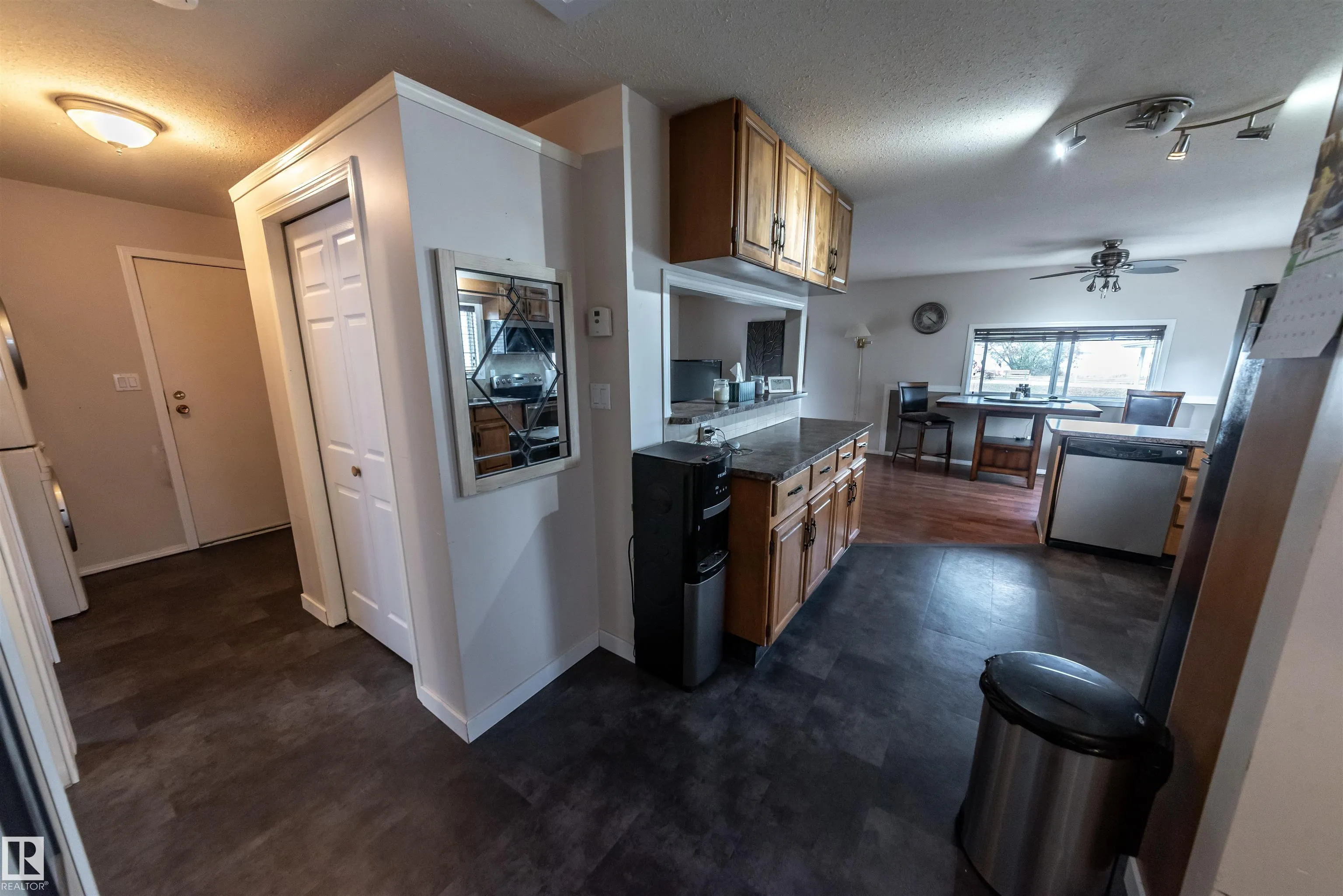 5021 Lakeview