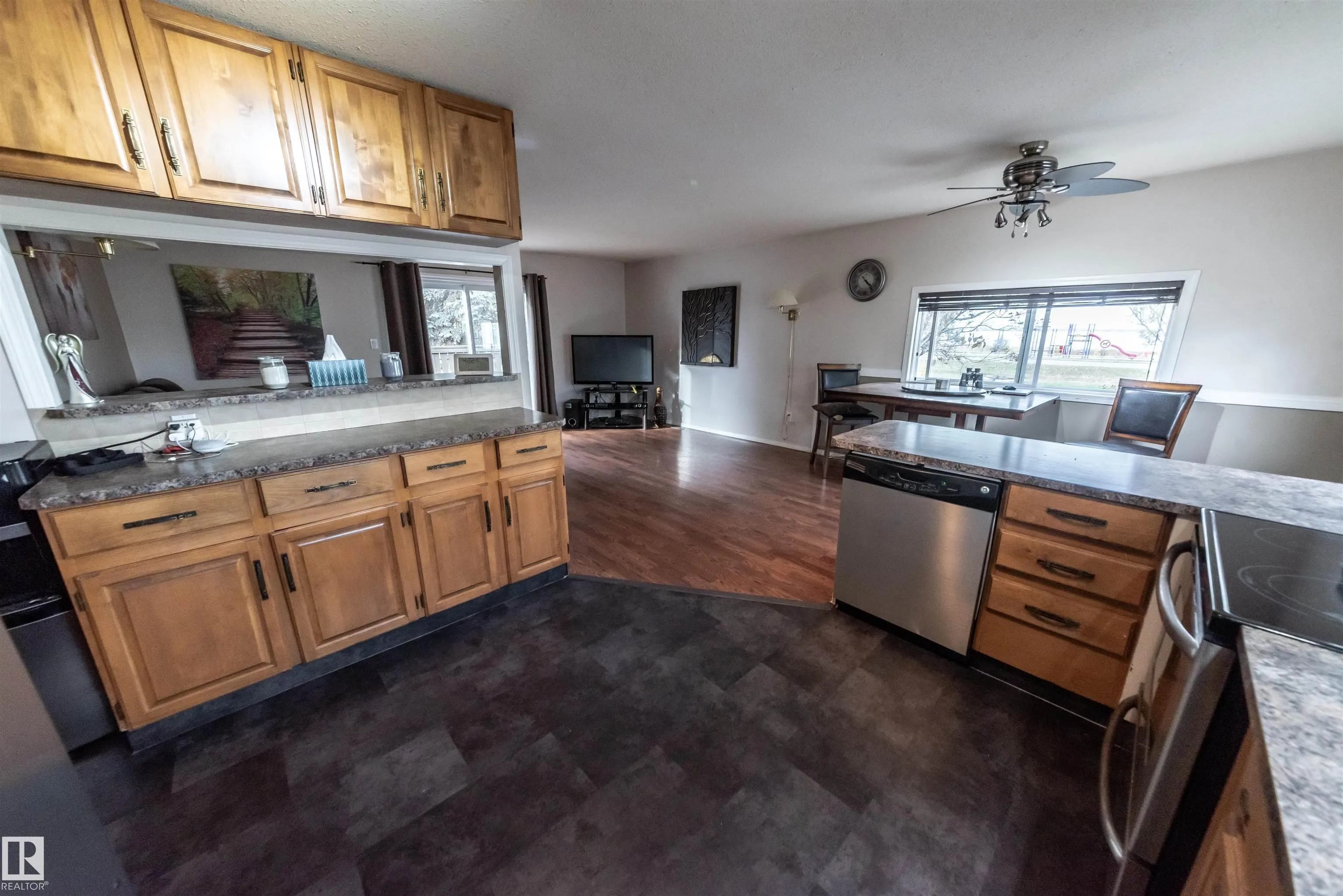 5021 Lakeview