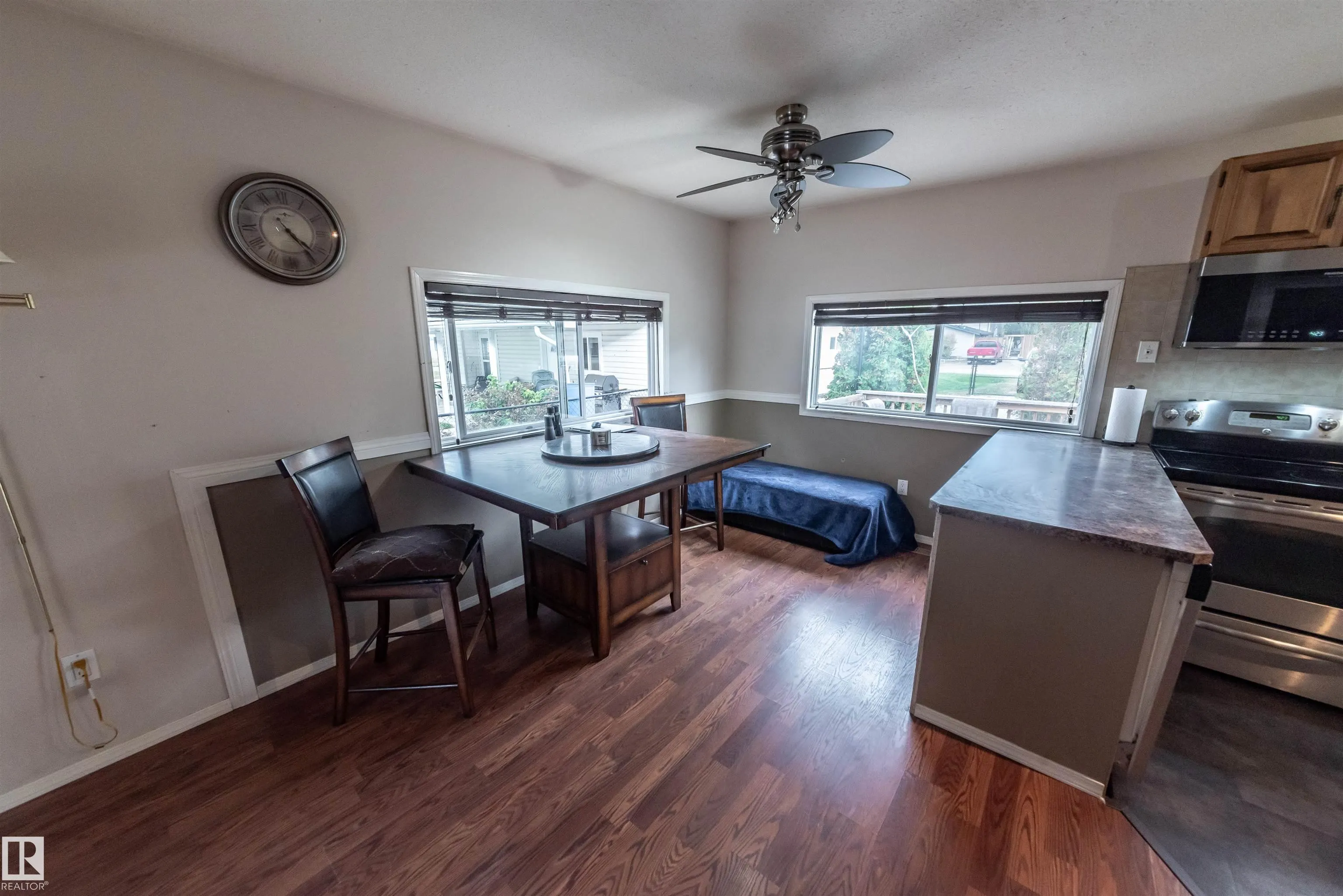 5021 Lakeview