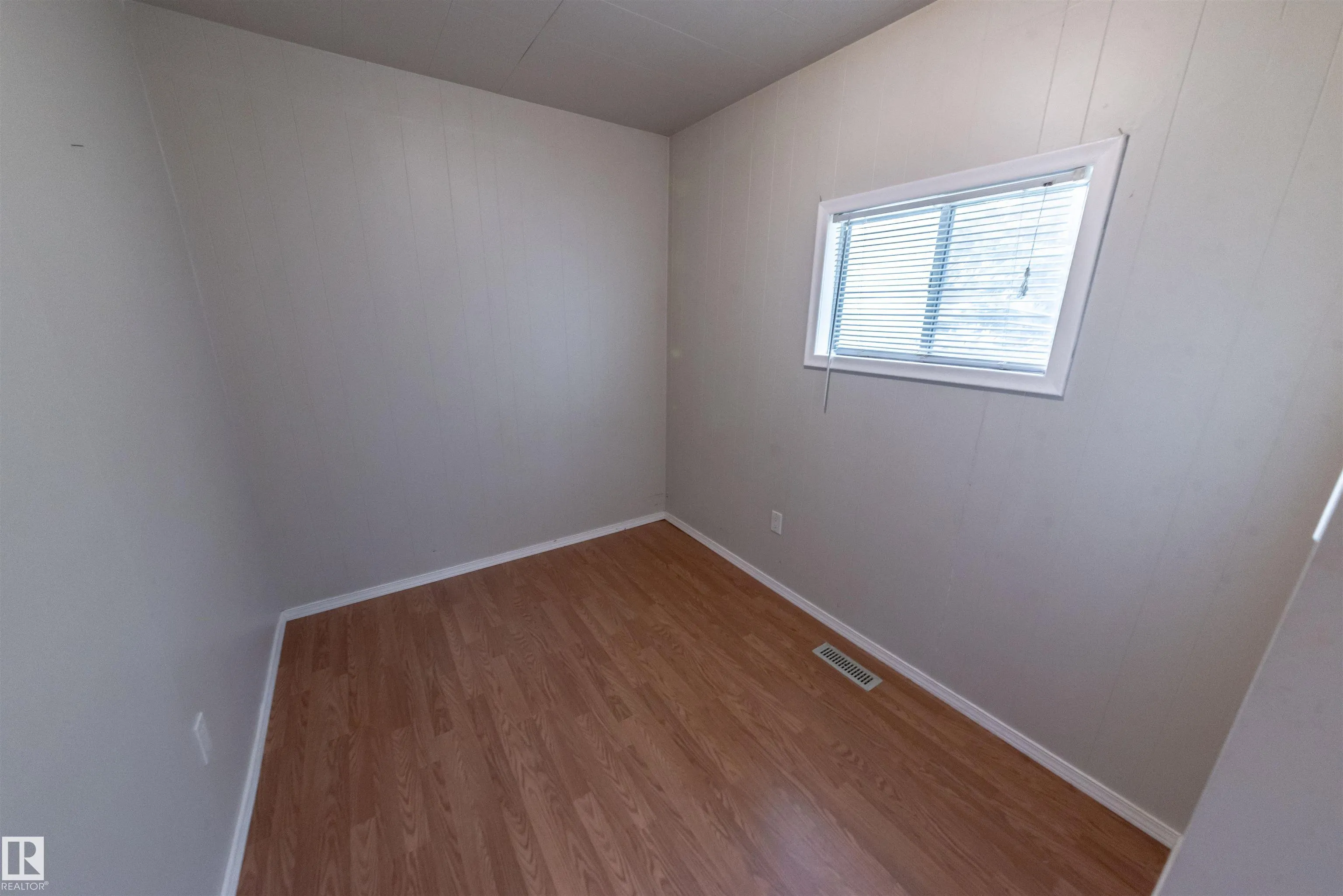 5021 Lakeview