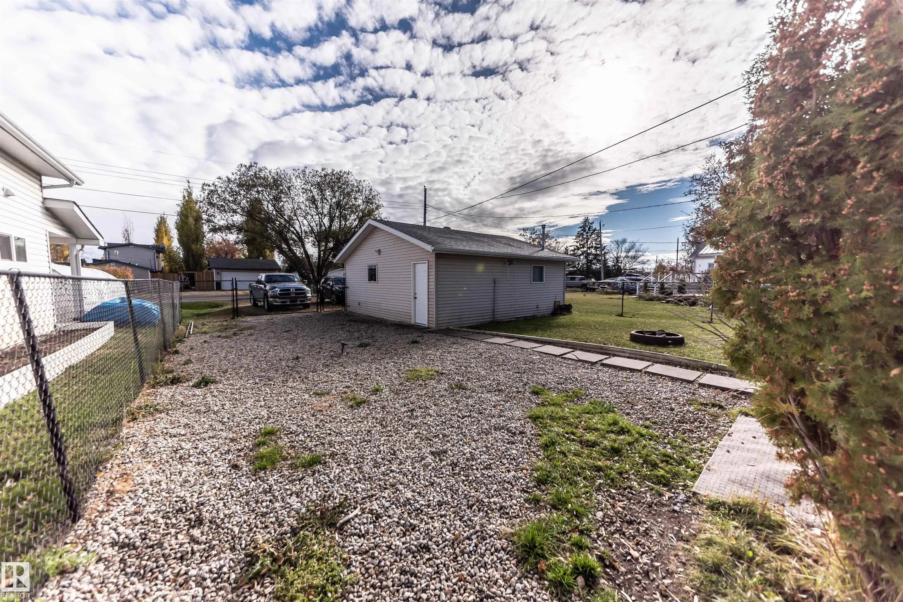 5021 Lakeview