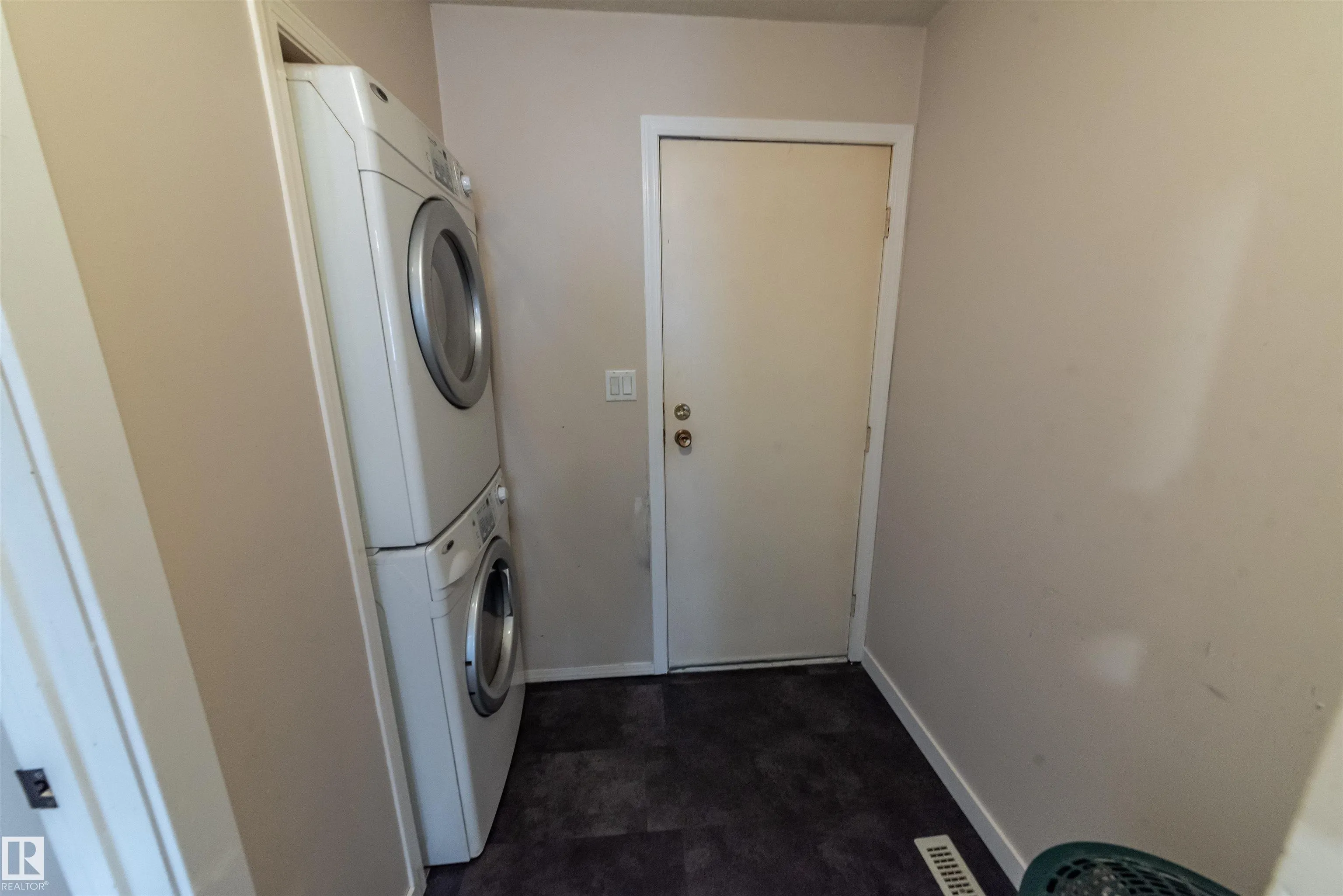 5021 Lakeview