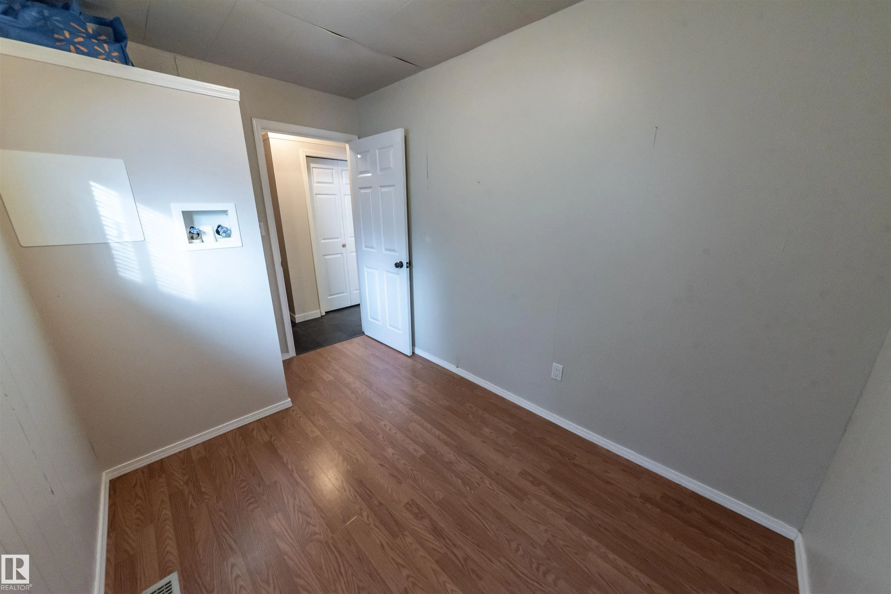 5021 Lakeview