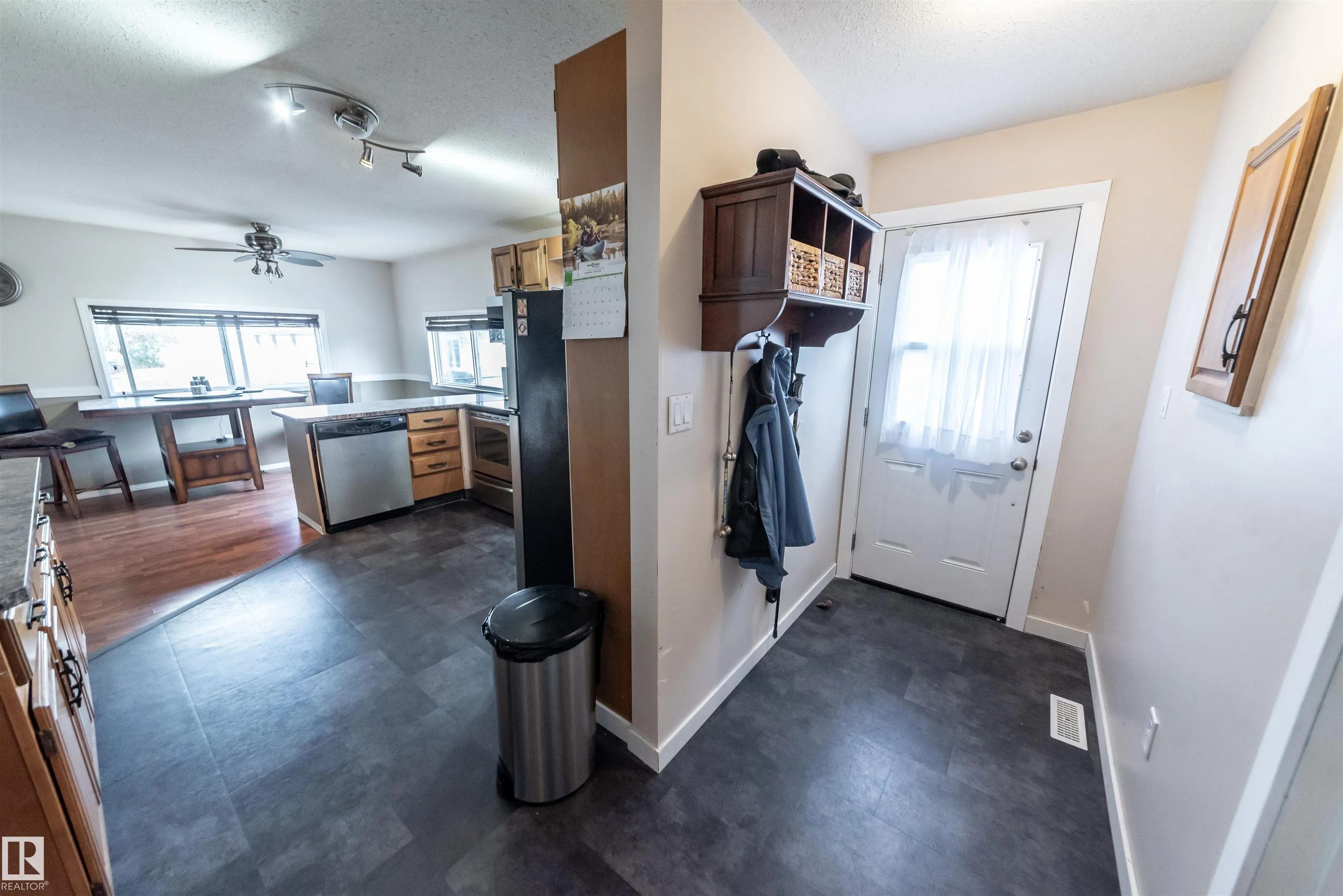5021 Lakeview