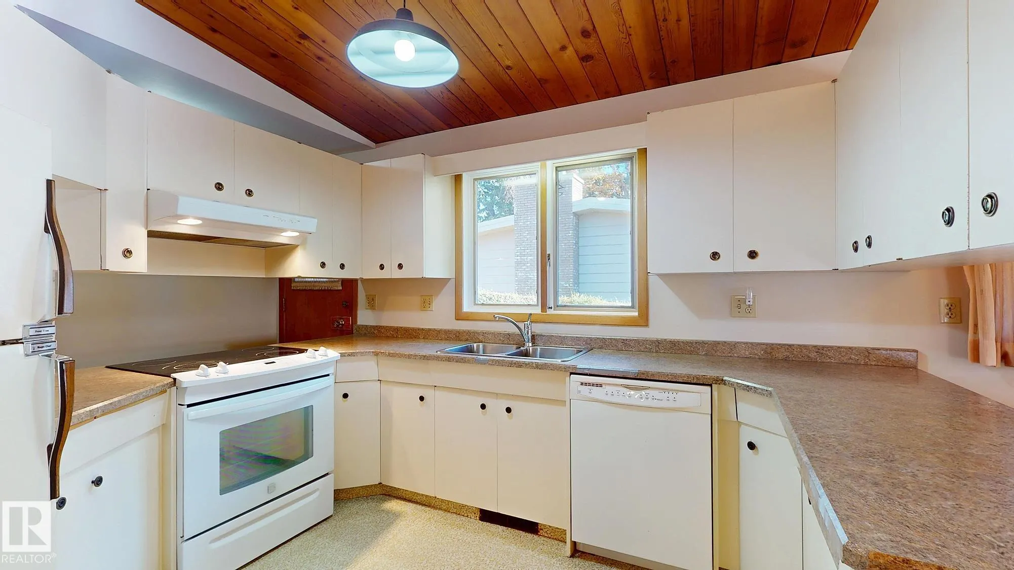 13 VALLEYVIEW Crescent