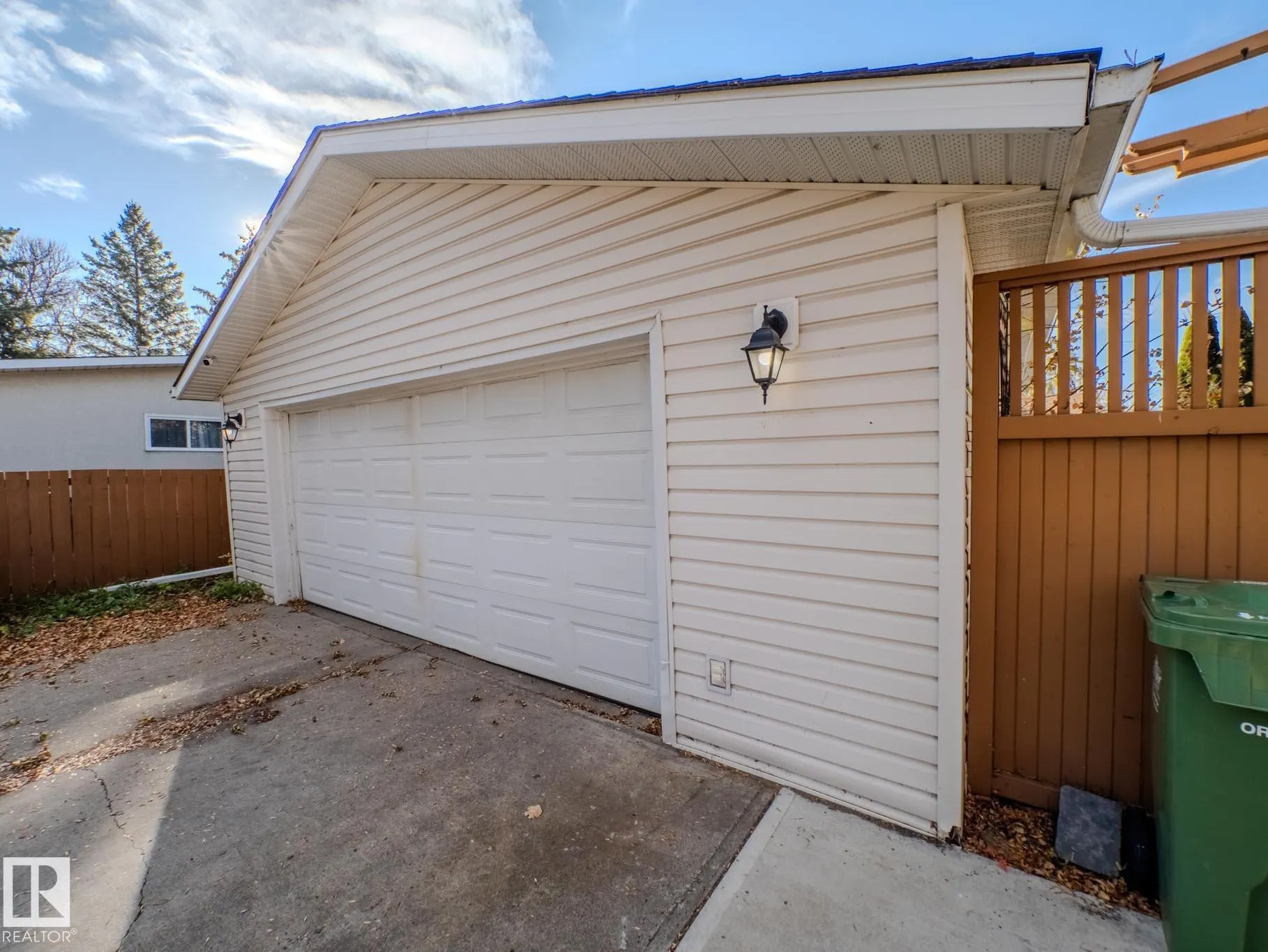 11 Falcon Crescent