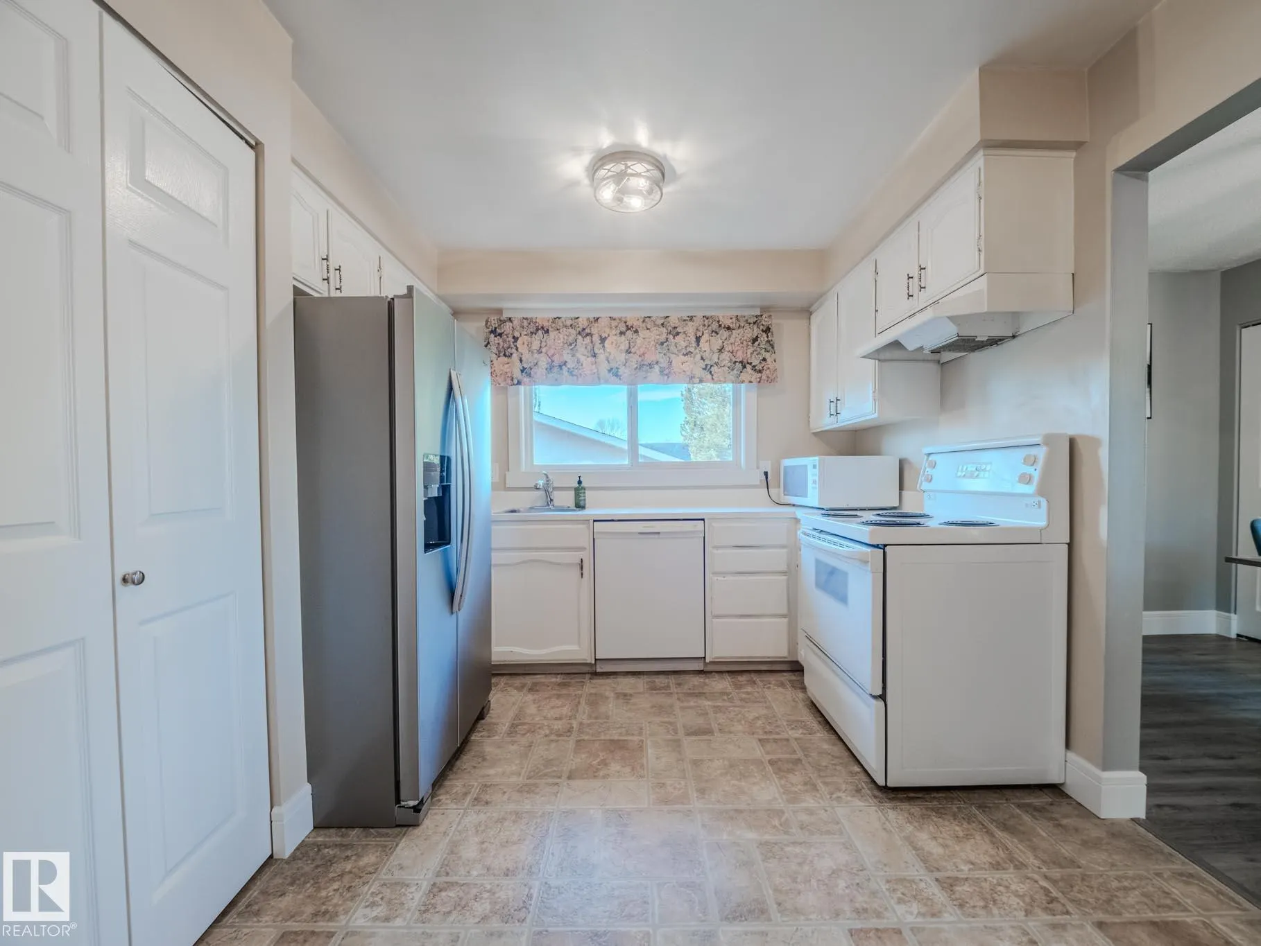 11 Falcon Crescent