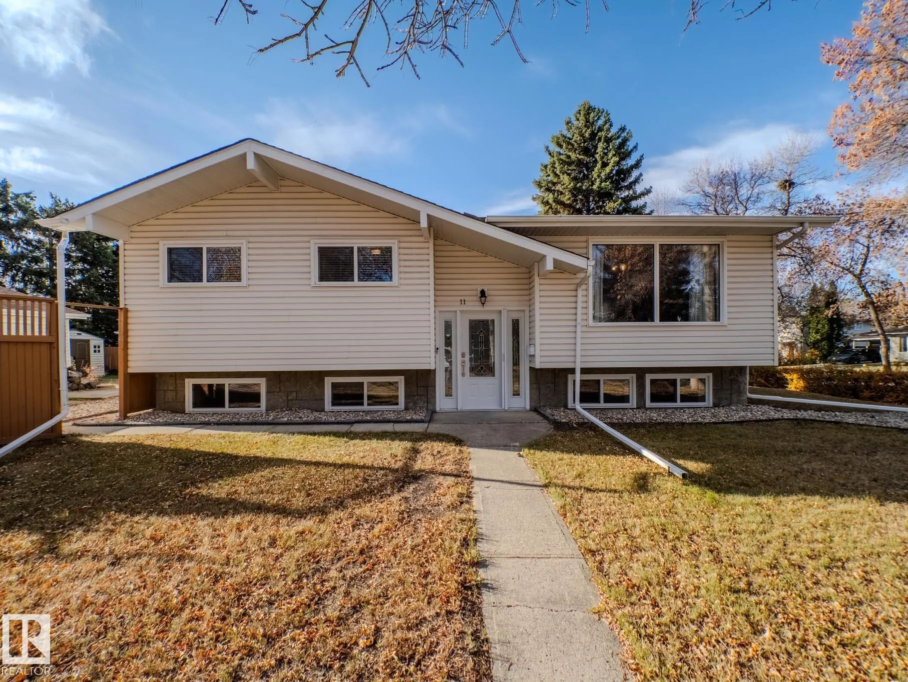 11 Falcon Crescent