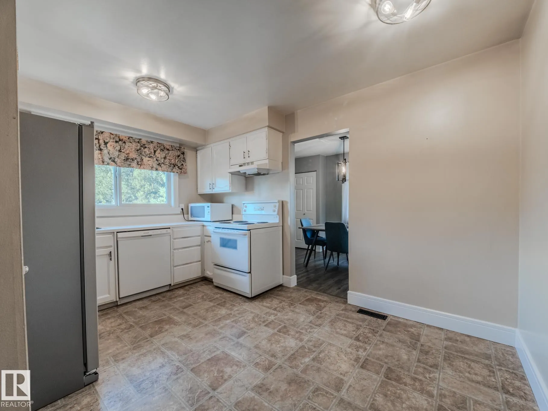 11 Falcon Crescent