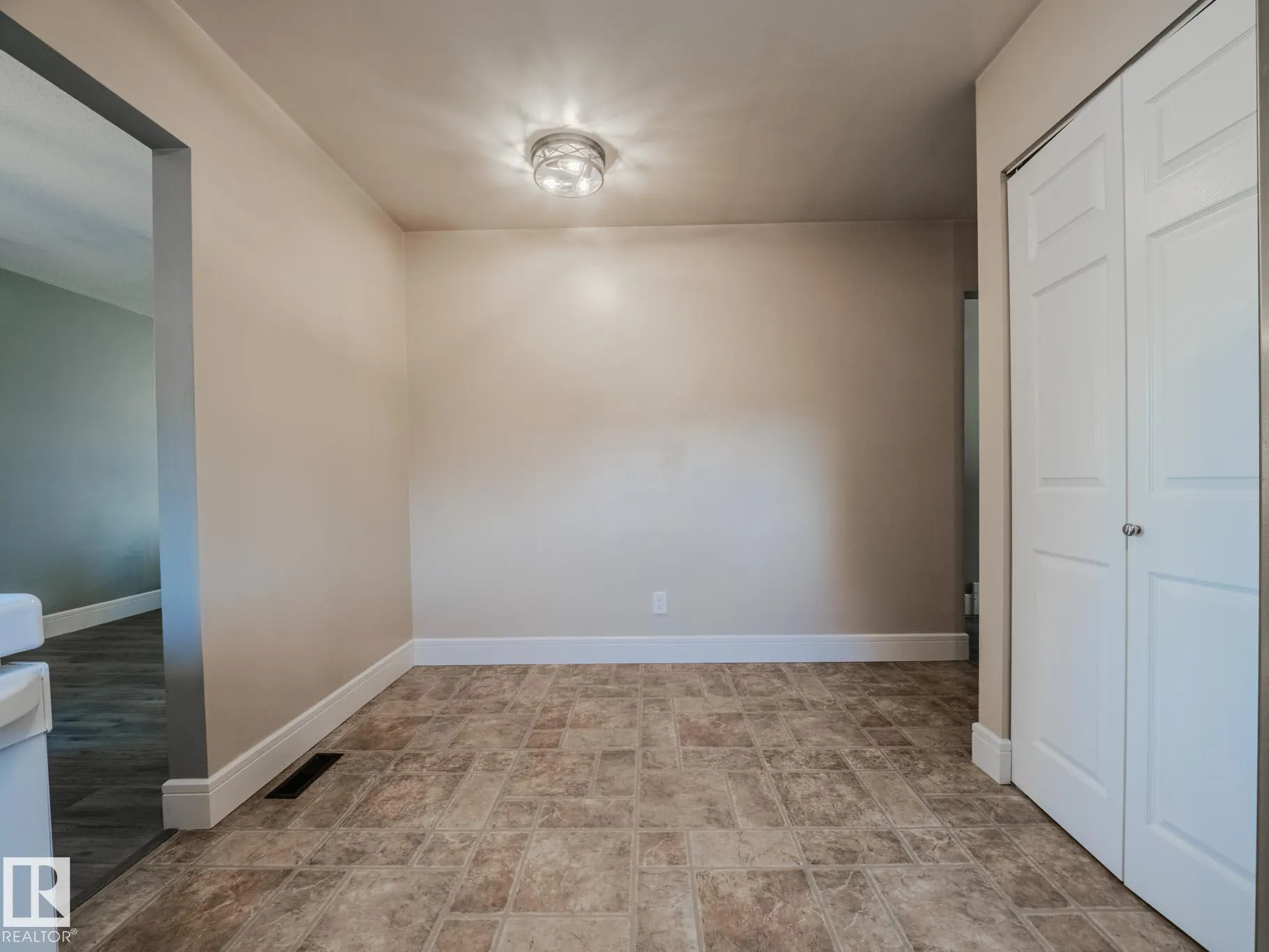 11 Falcon Crescent