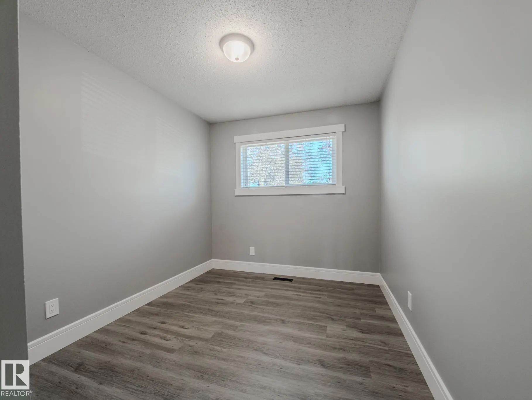 11 Falcon Crescent