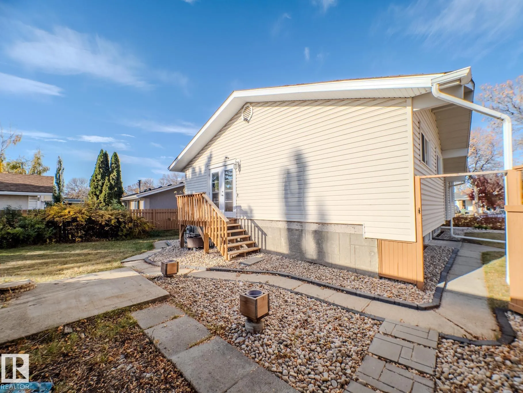 11 Falcon Crescent
