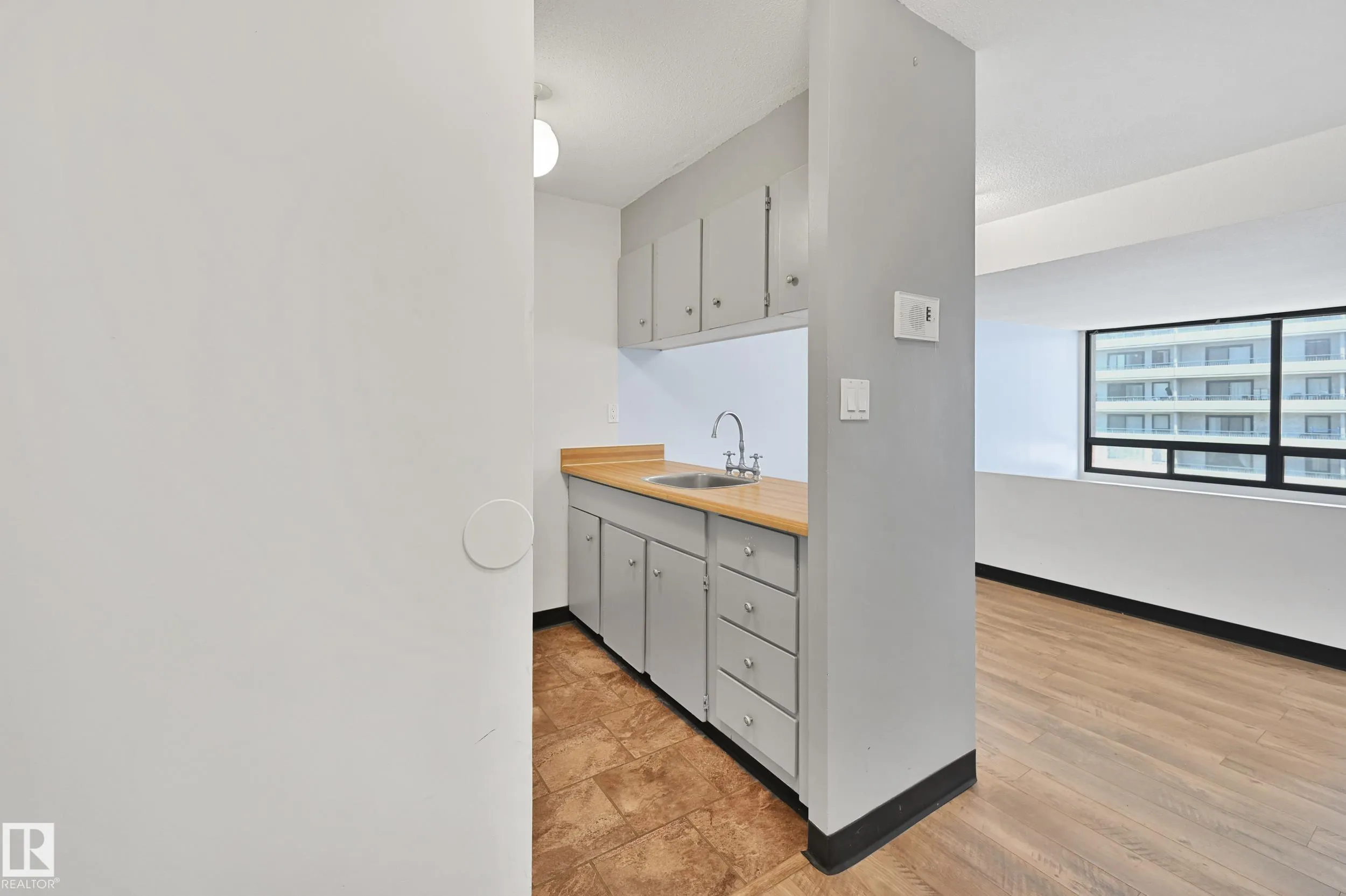 10160 114 Street