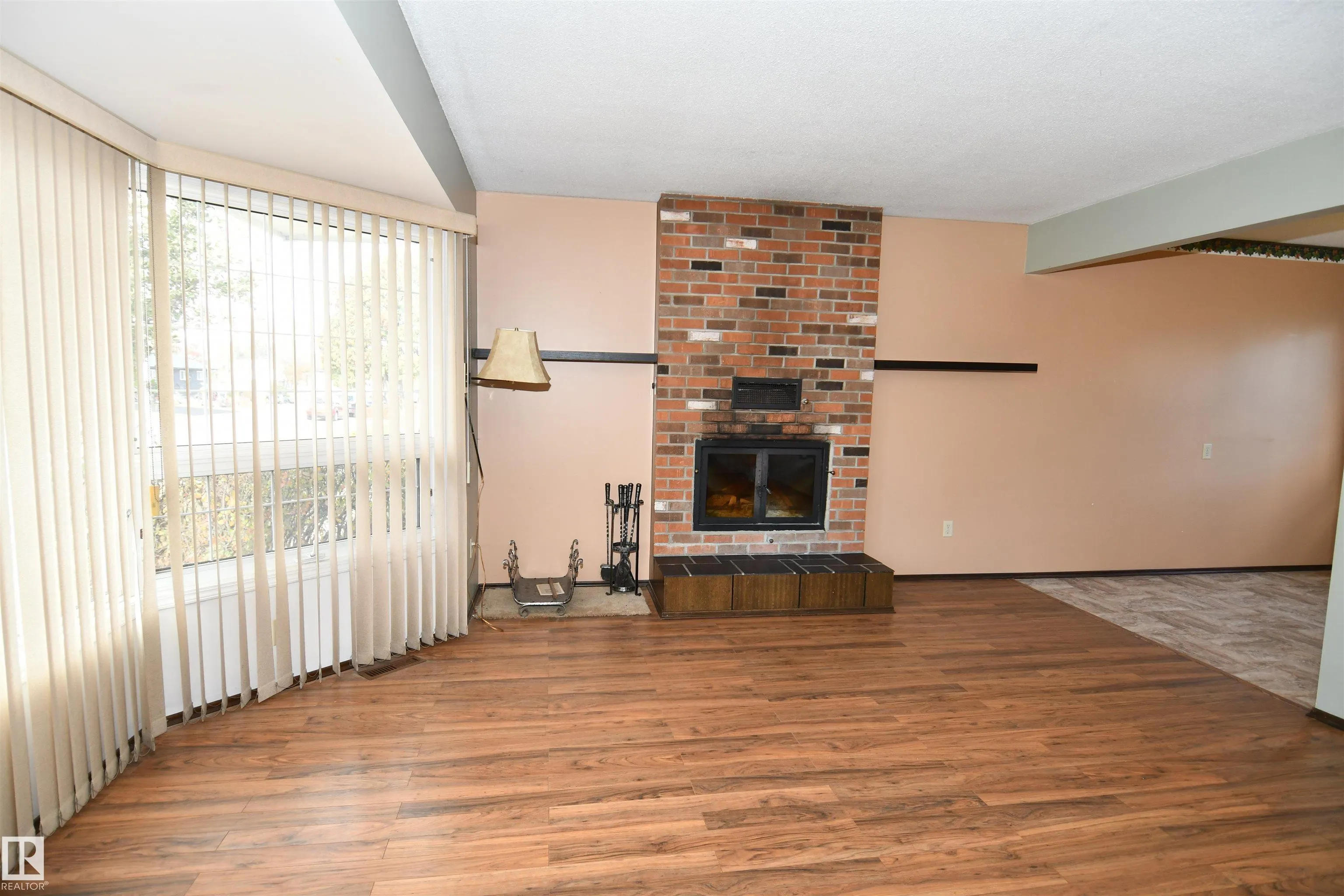 16 CAMELOT Avenue