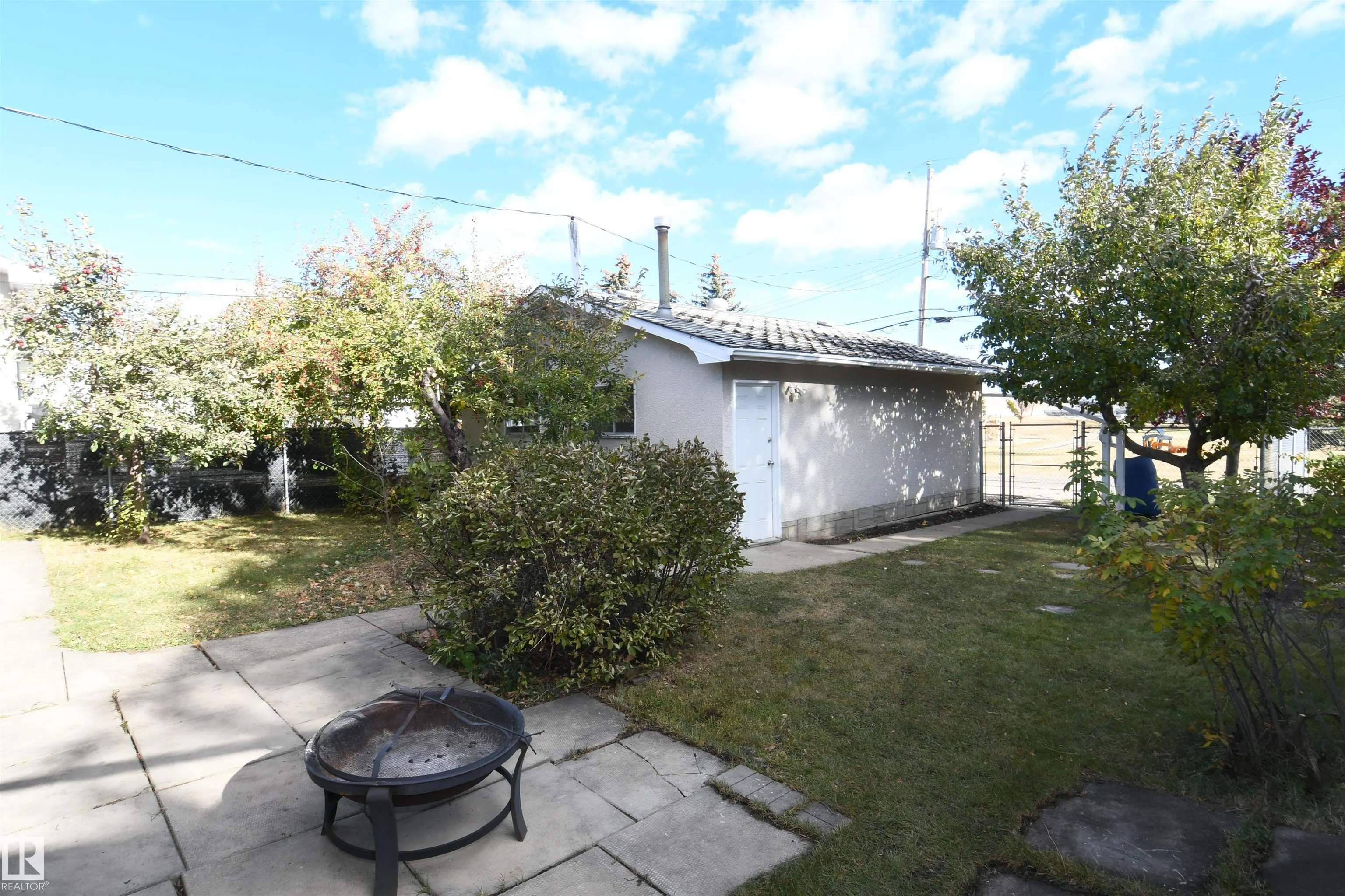 16 CAMELOT Avenue