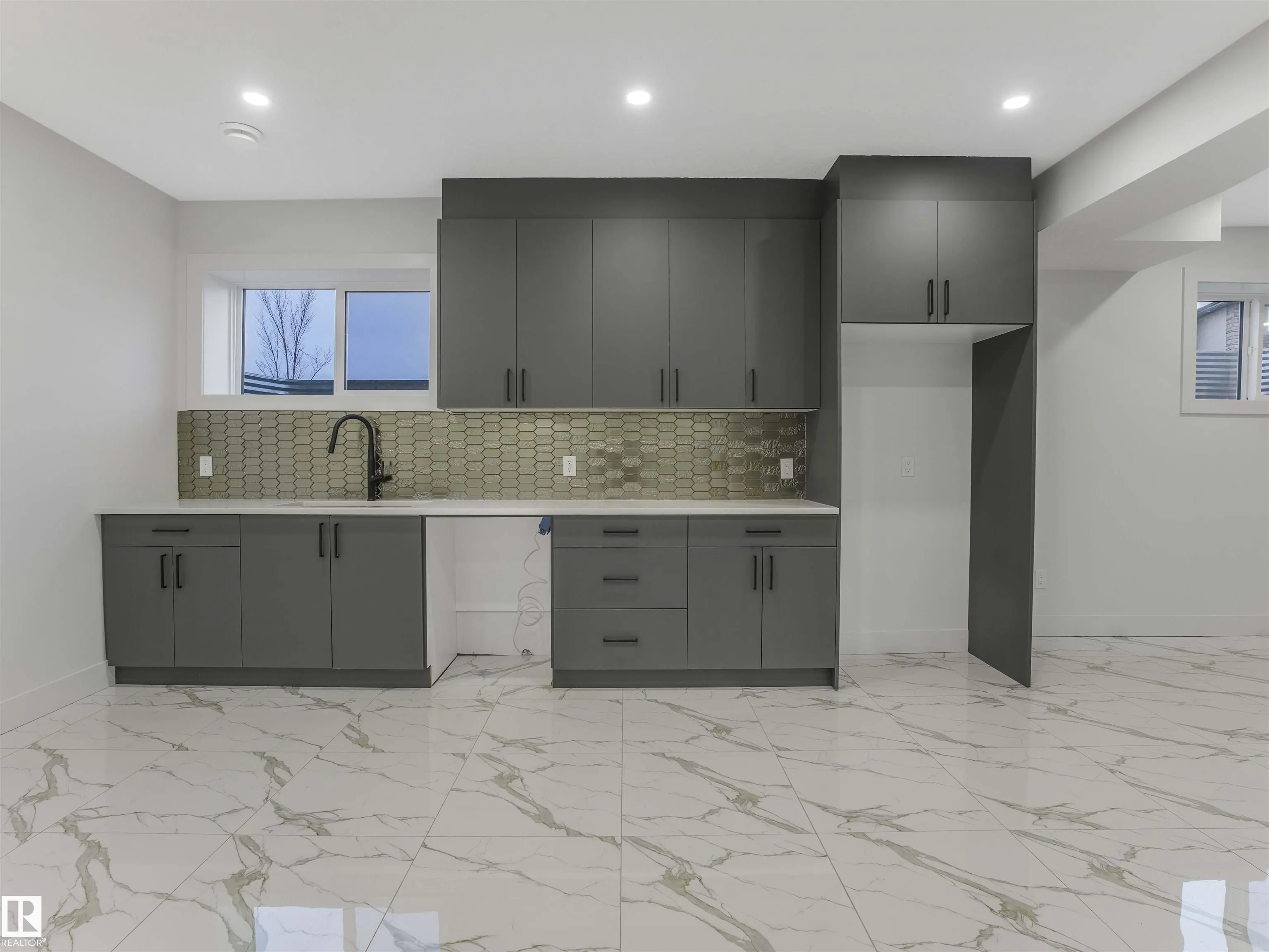 1305 ADAMSON Drive