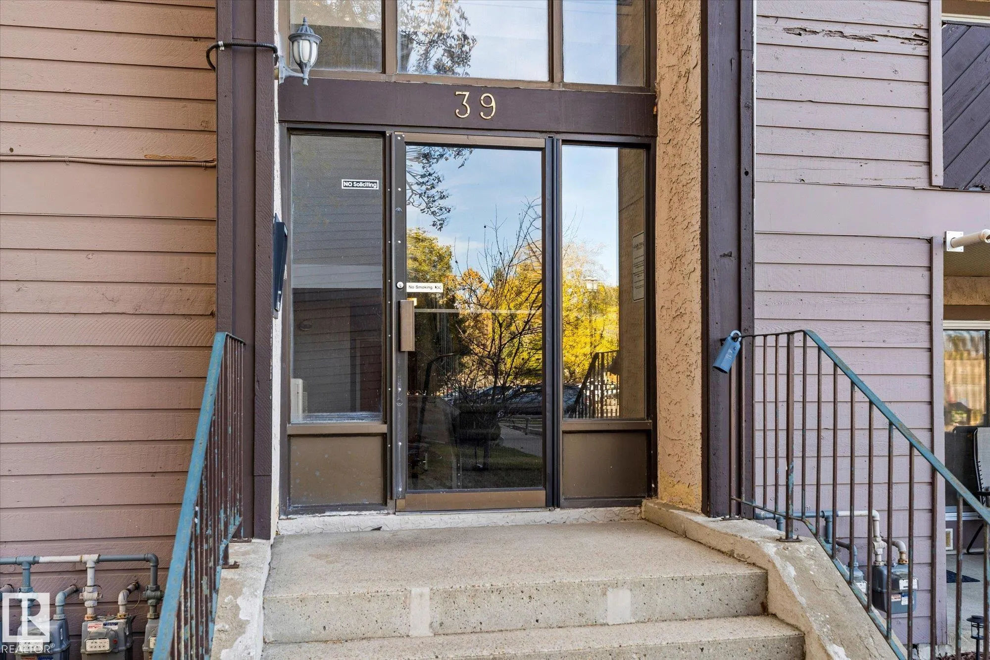 39 AKINS Drive