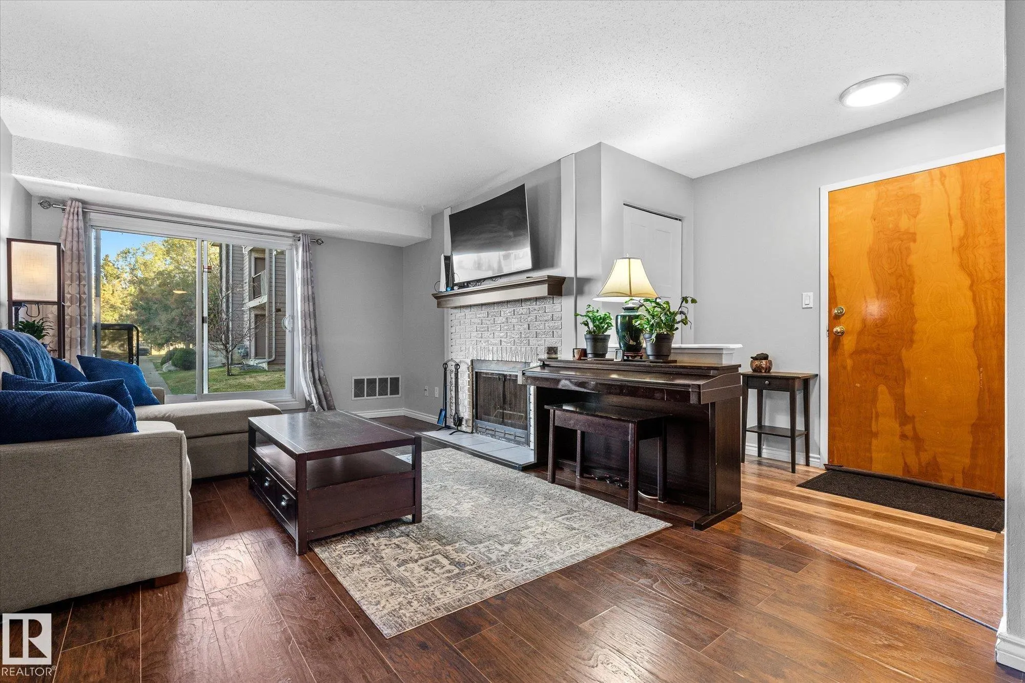 39 AKINS Drive