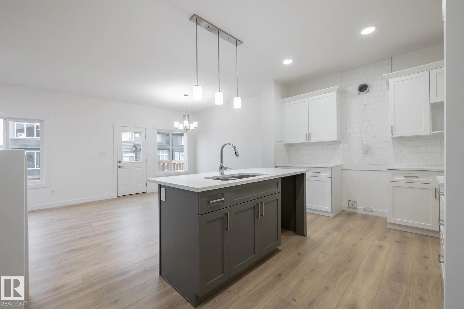 5264 KINNEY Place