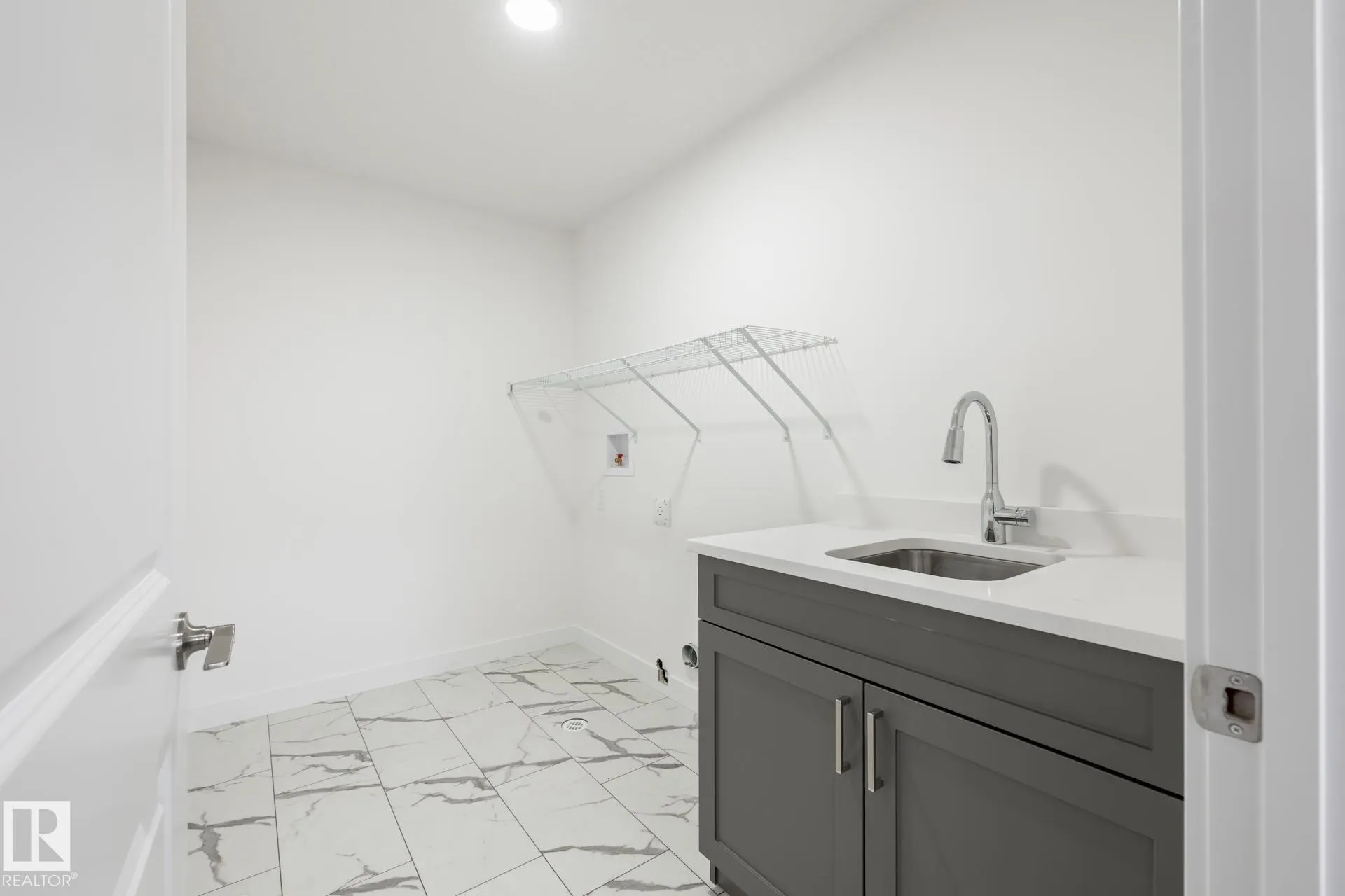 5264 KINNEY Place
