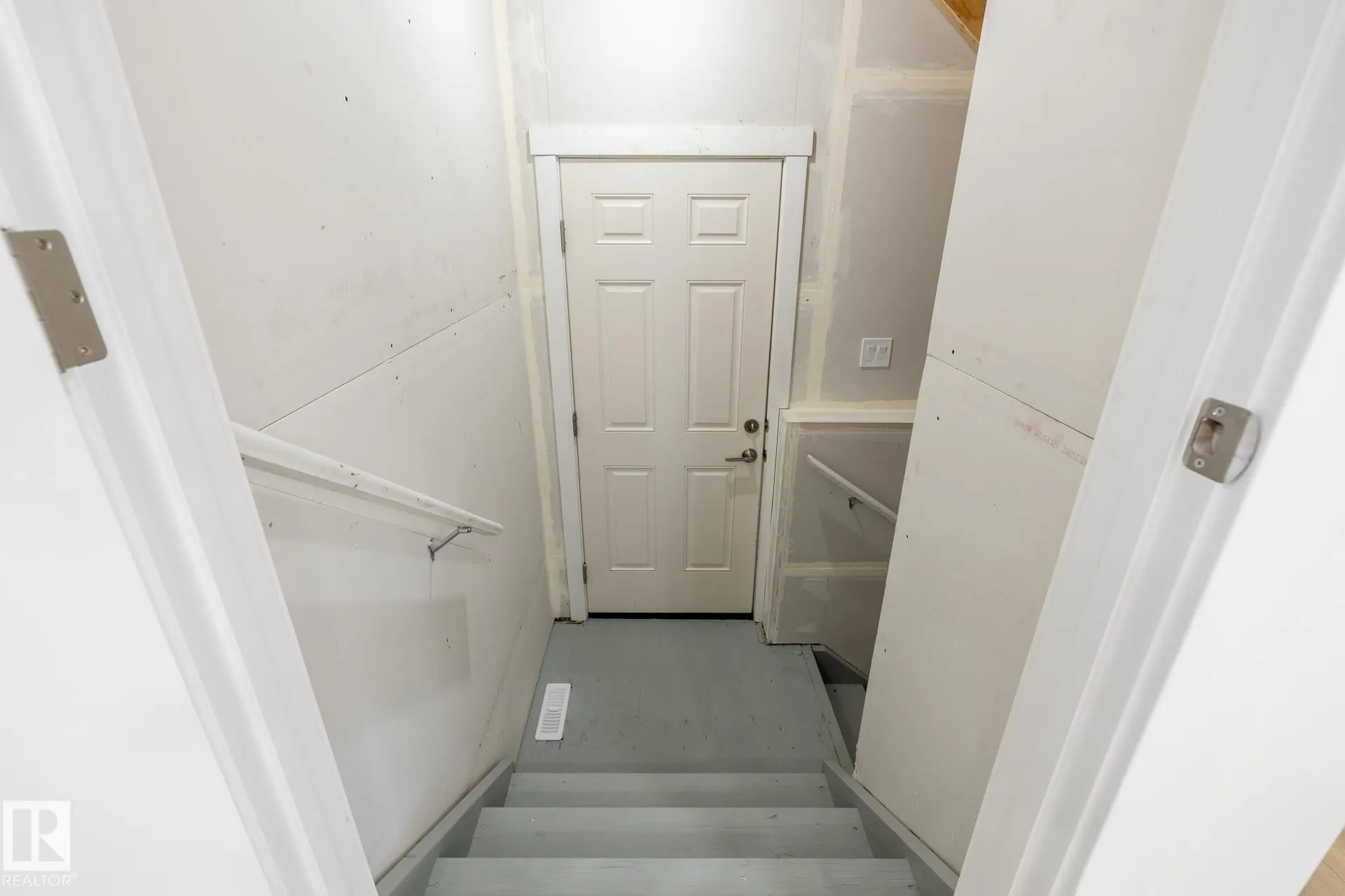 5264 KINNEY Place