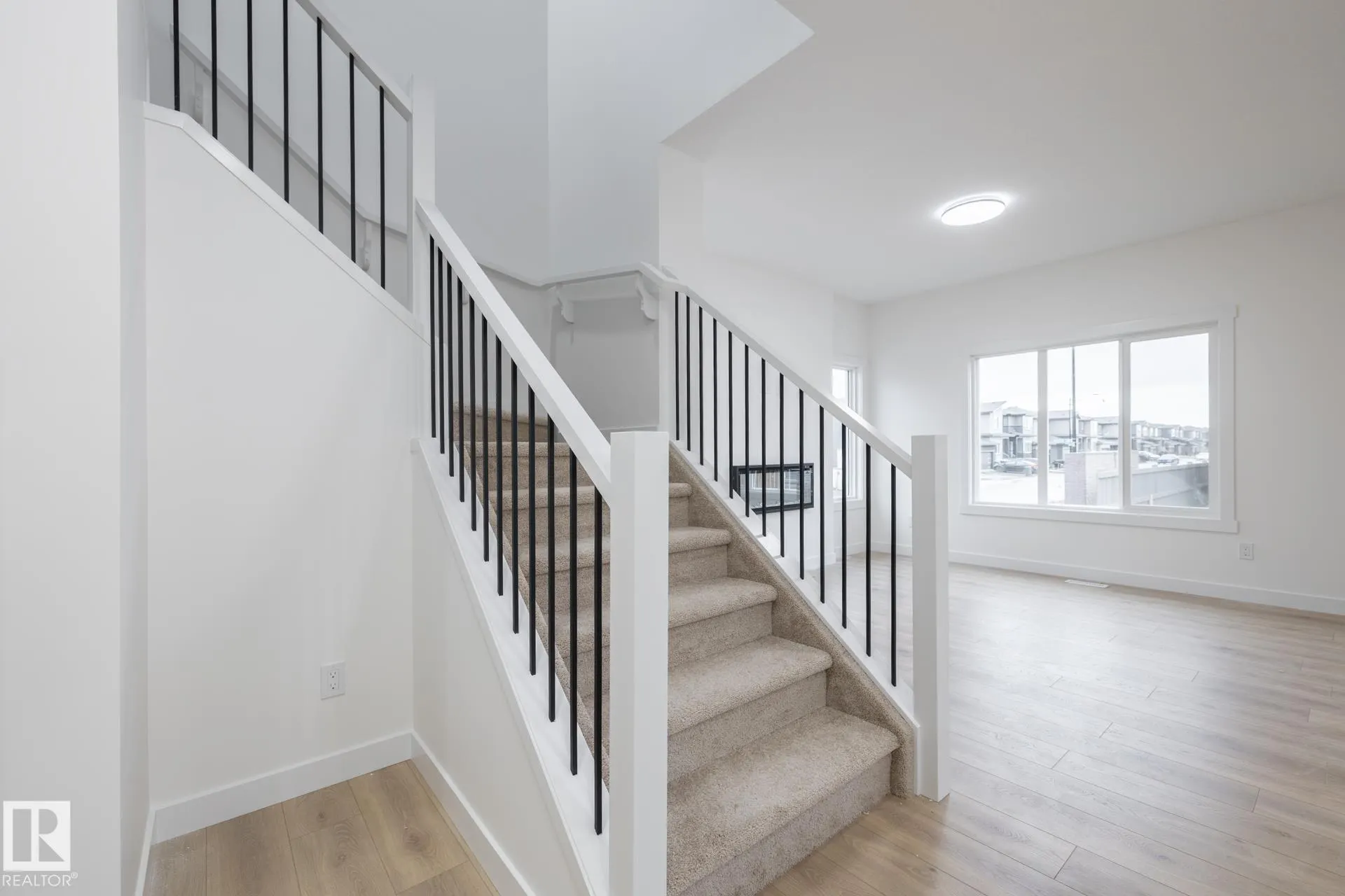 5264 KINNEY Place