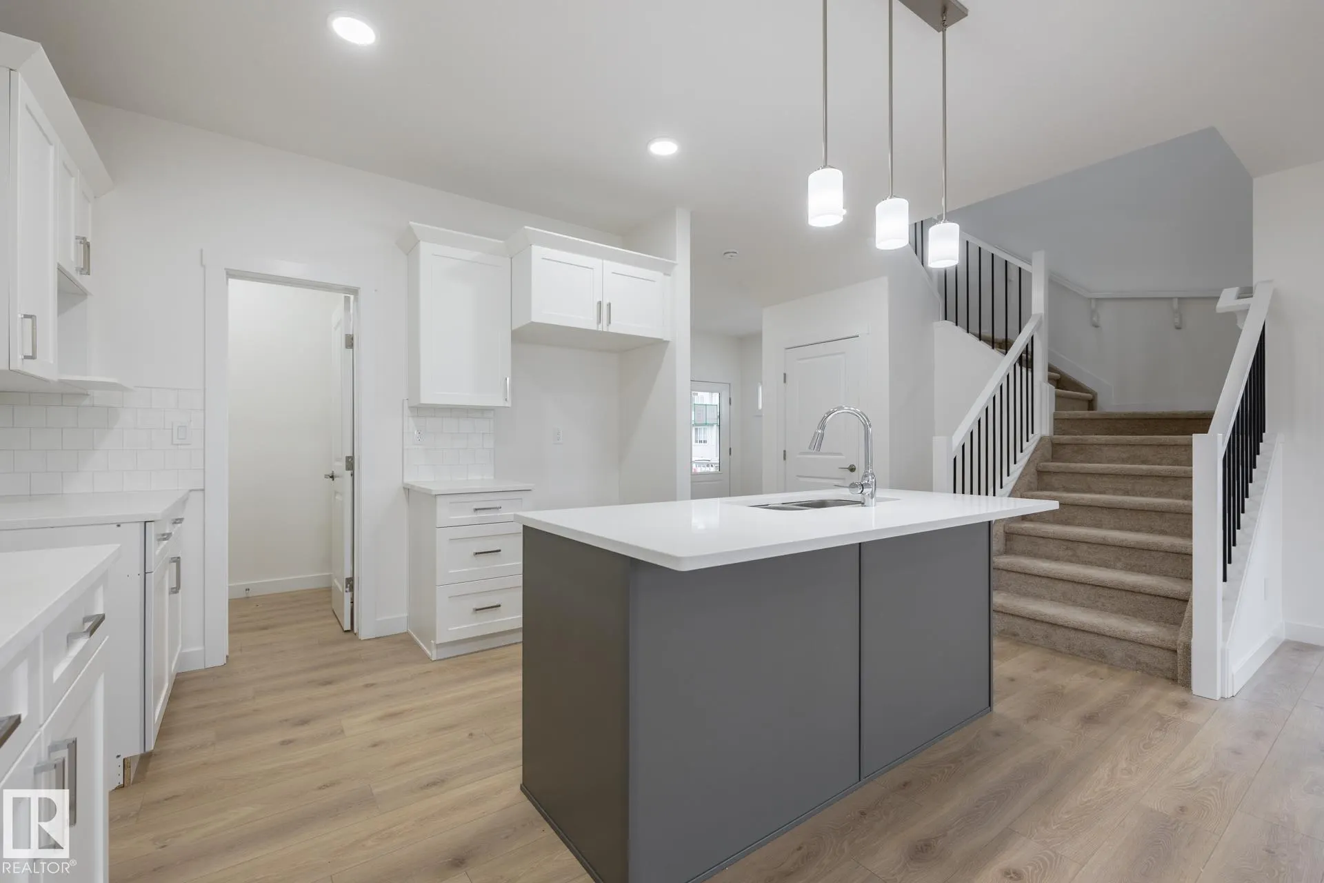 5264 KINNEY Place