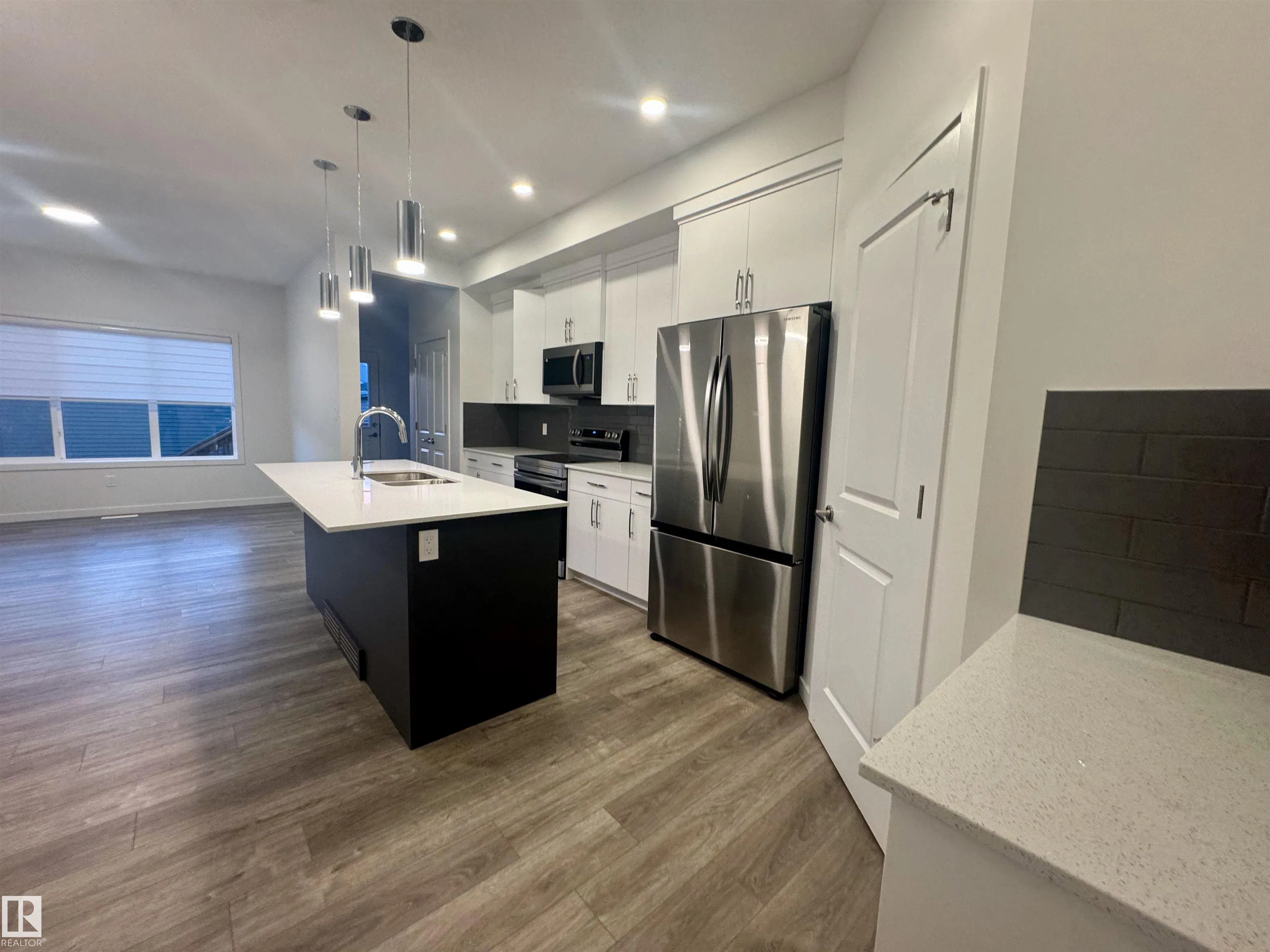 472 EDGEMONT Drive