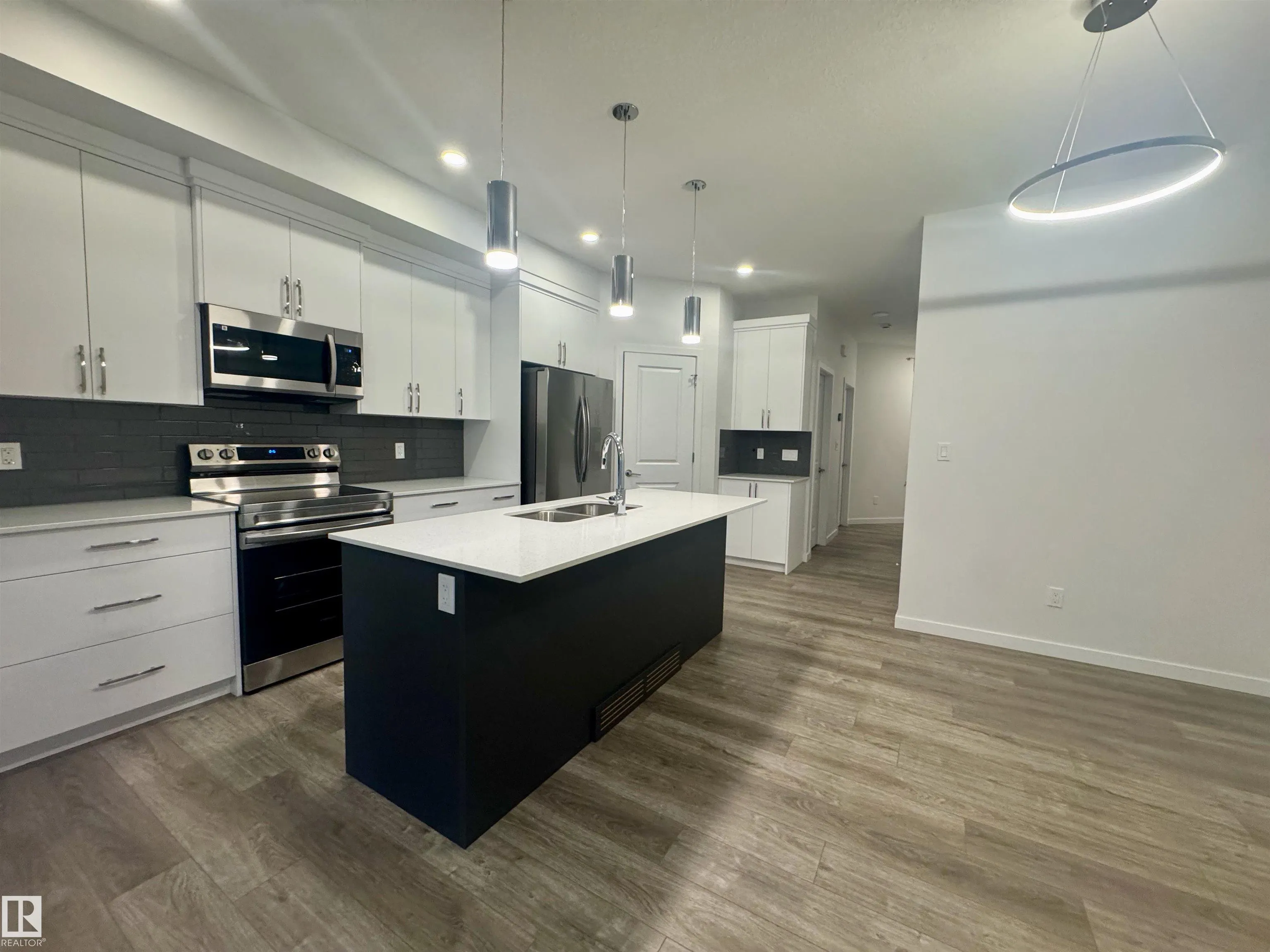 472 EDGEMONT Drive