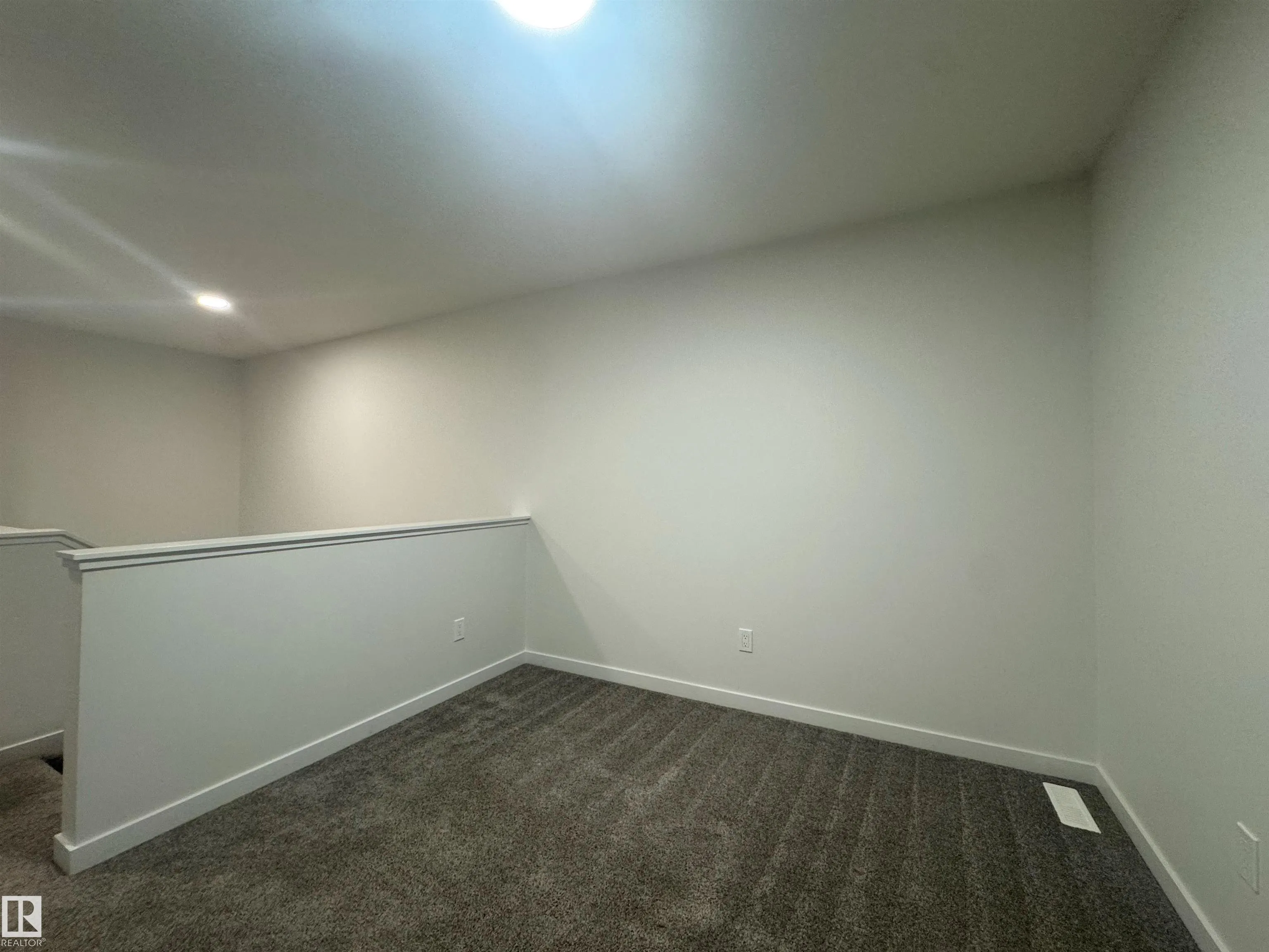 472 EDGEMONT Drive