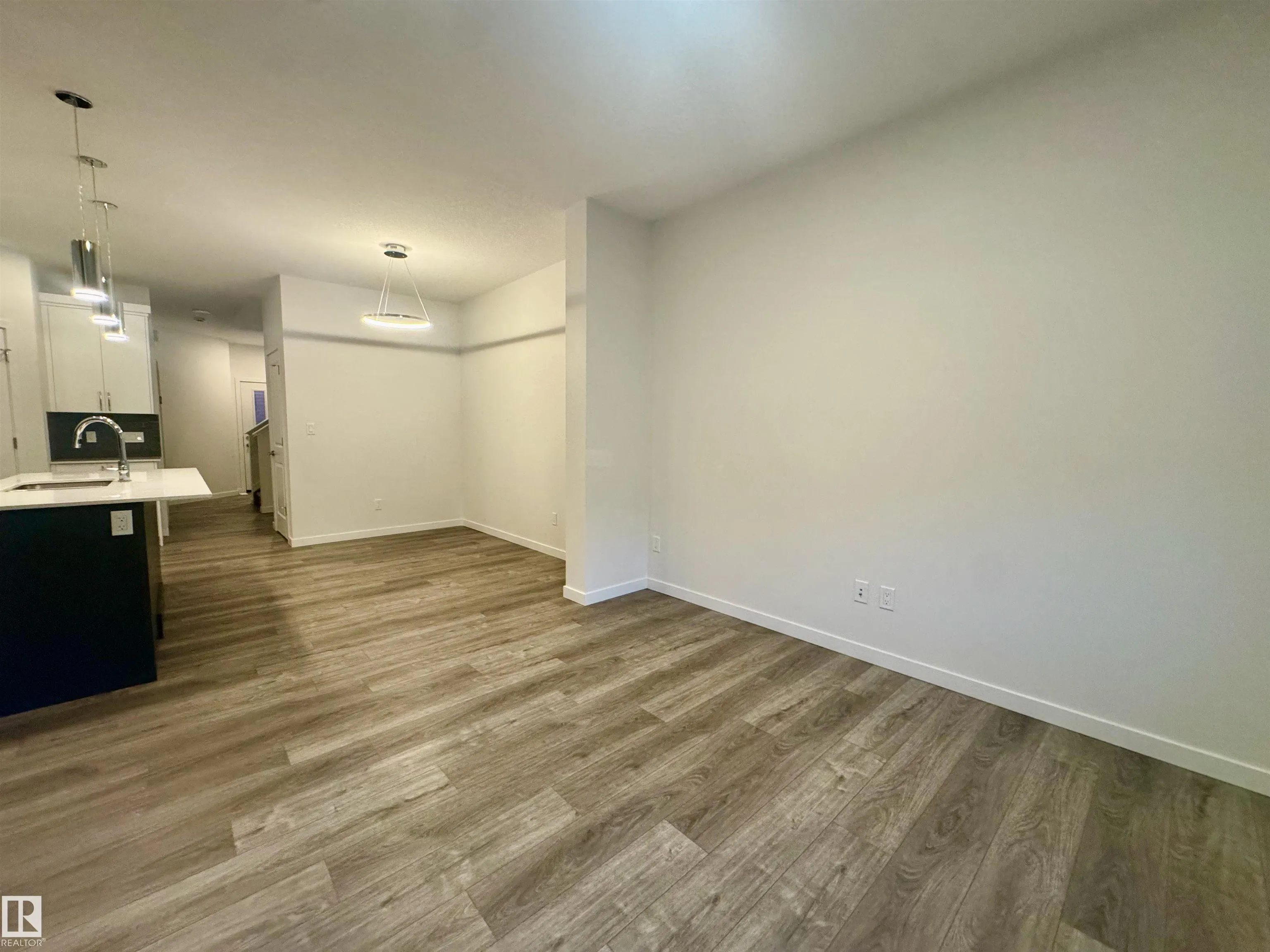 472 EDGEMONT Drive