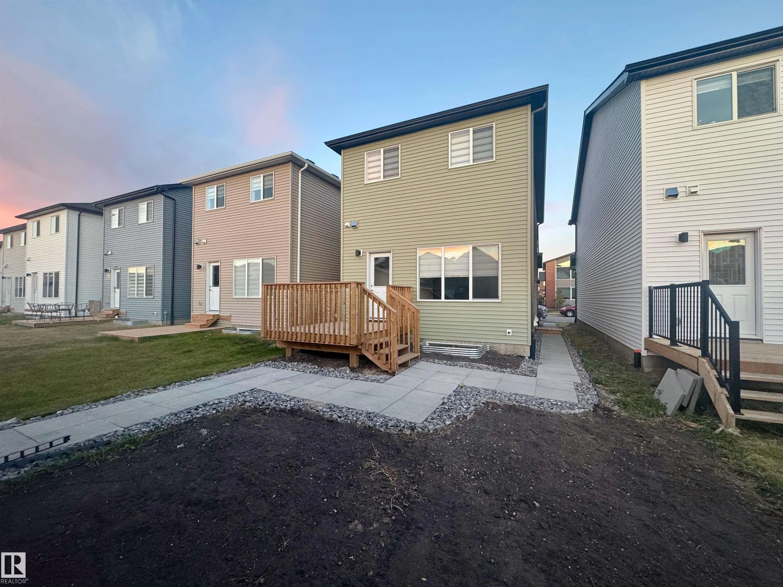 472 EDGEMONT Drive