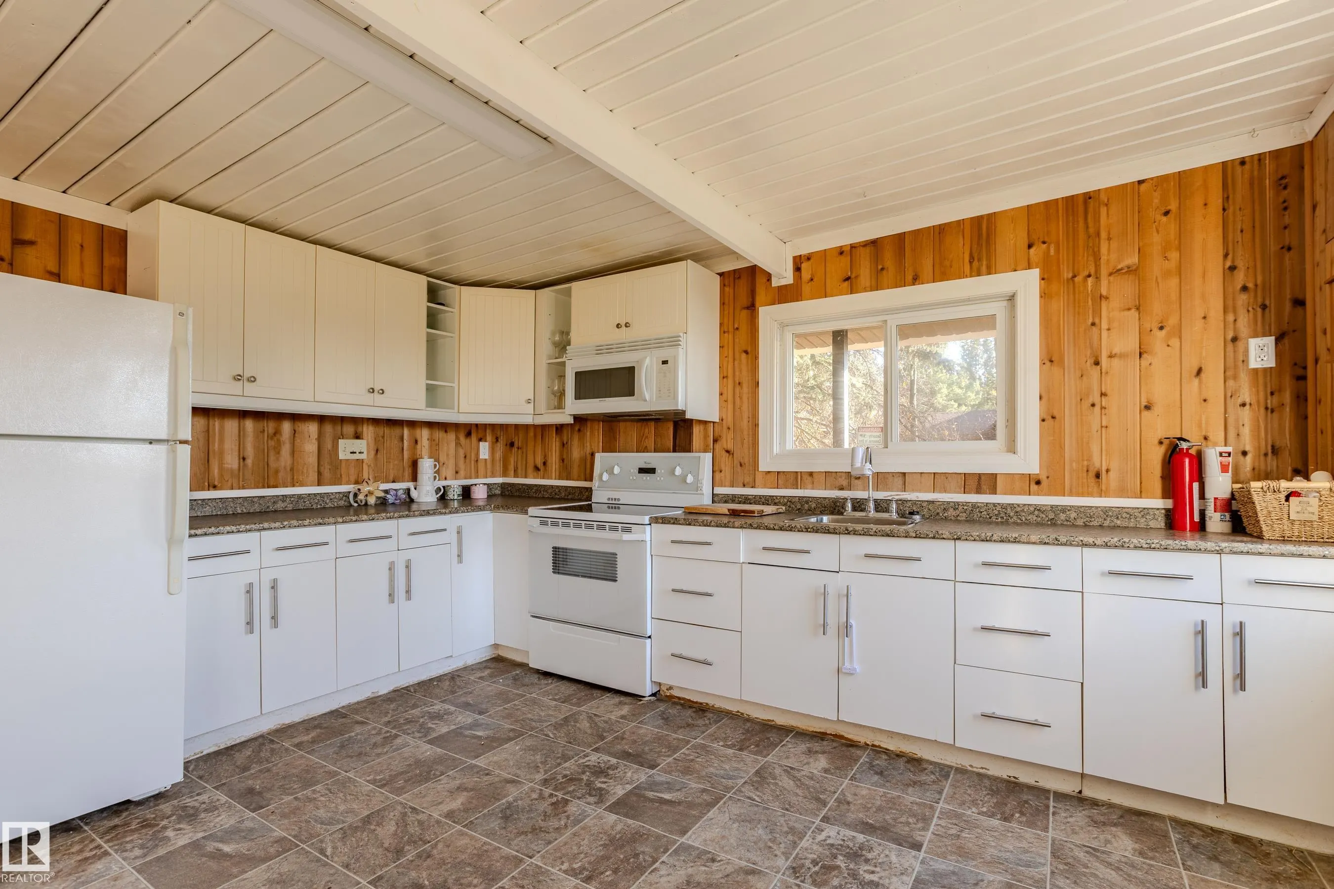 161 Lakeshore Drive