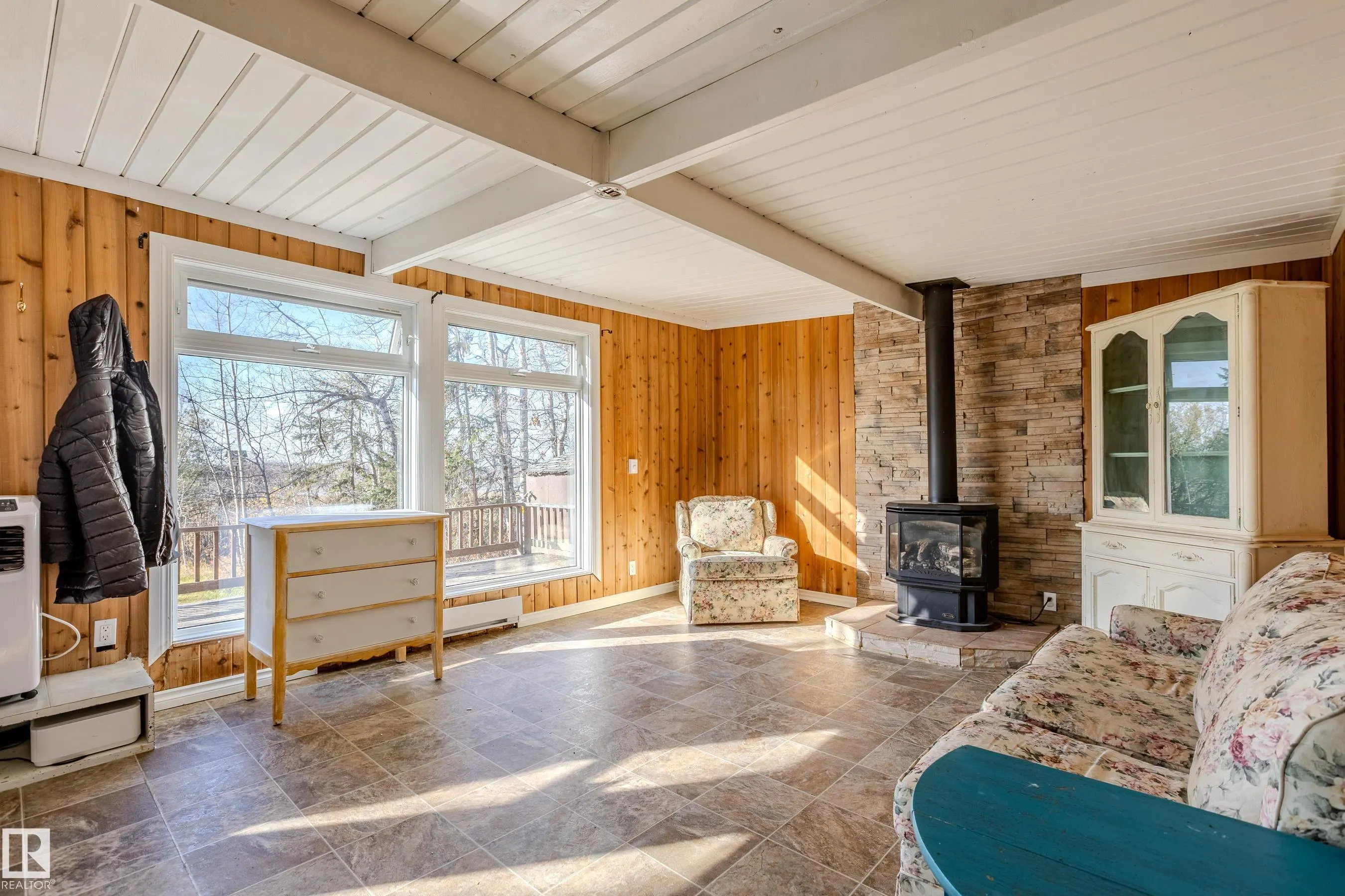 161 Lakeshore Drive