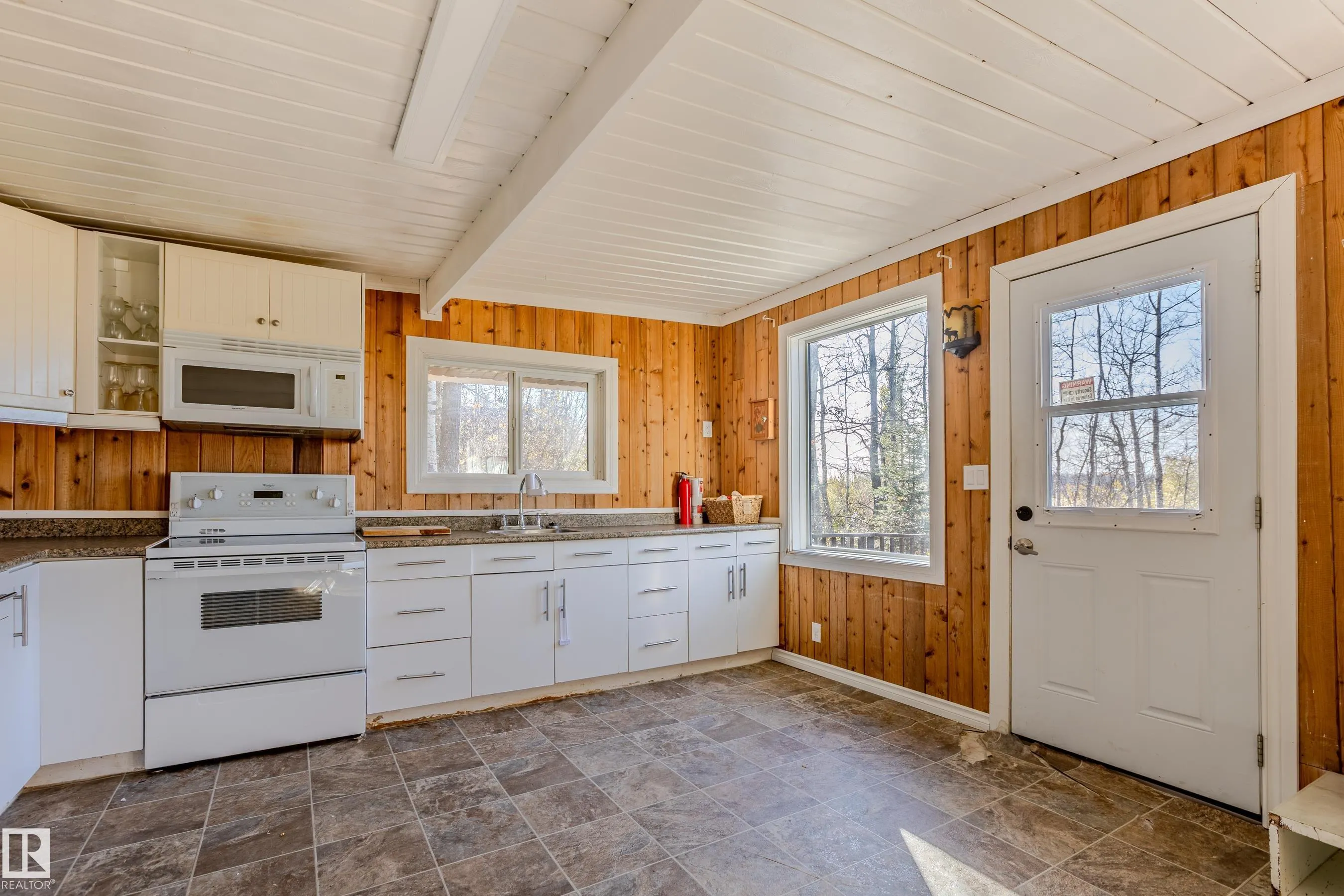 161 Lakeshore Drive