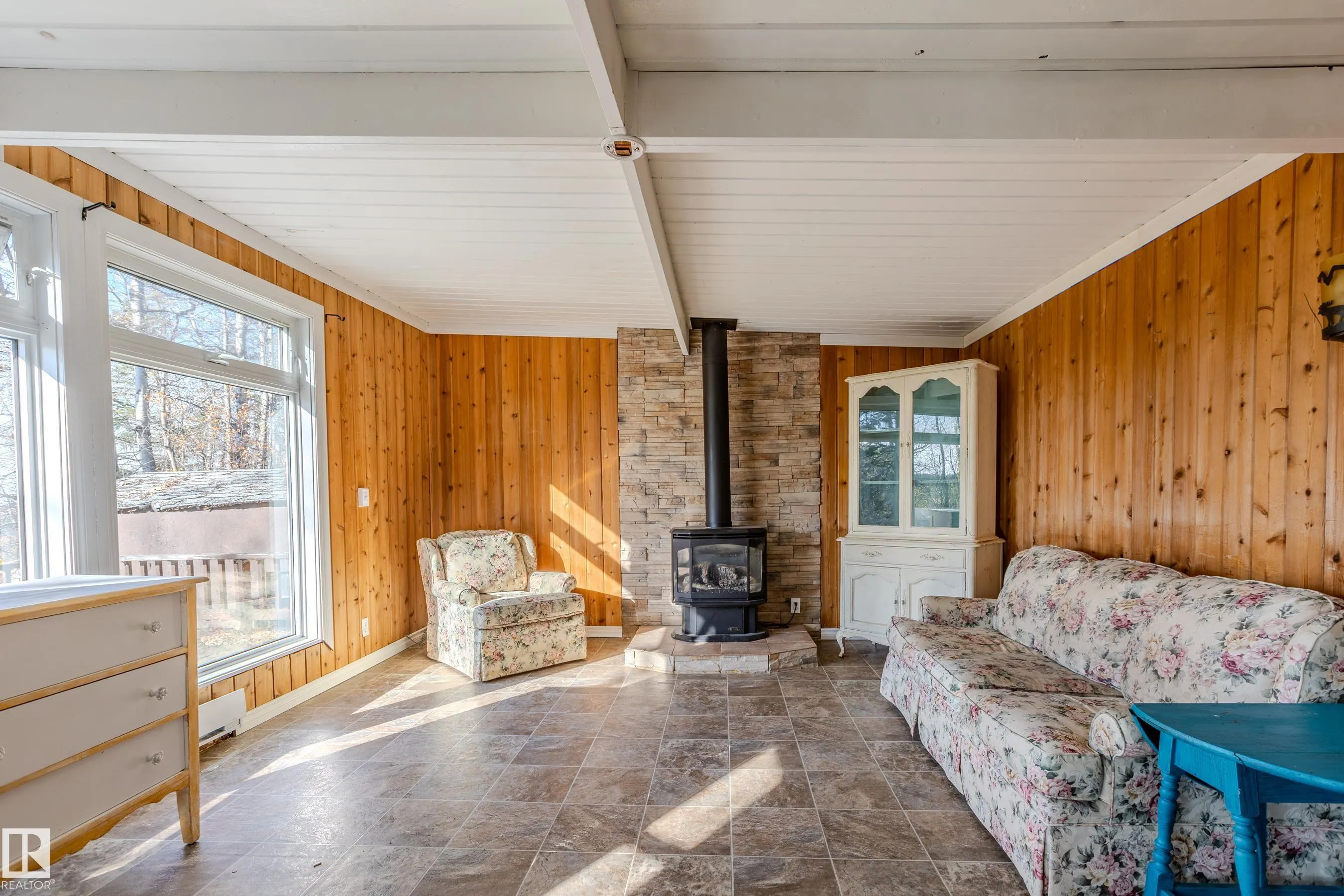 161 Lakeshore Drive