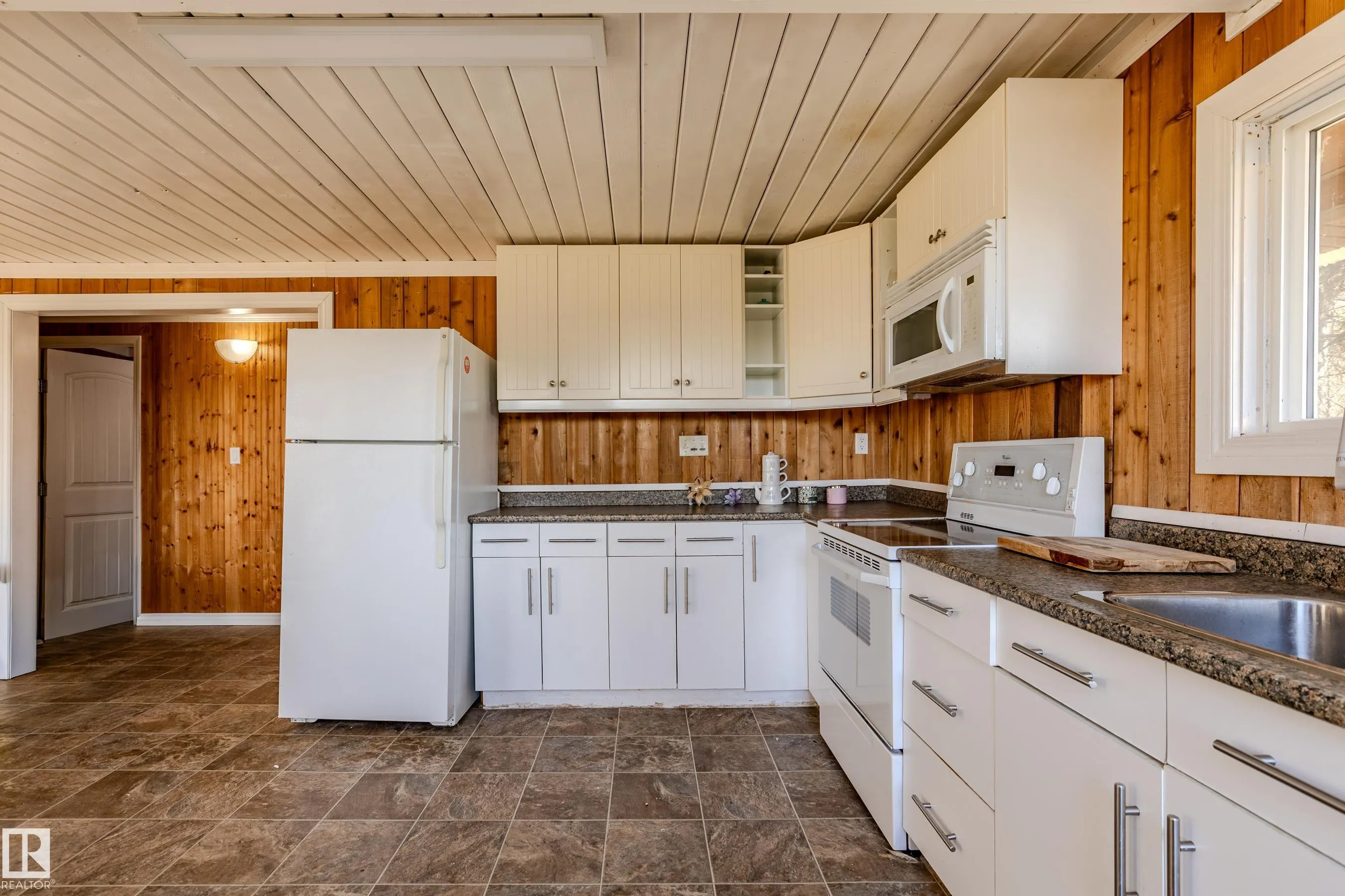 161 Lakeshore Drive