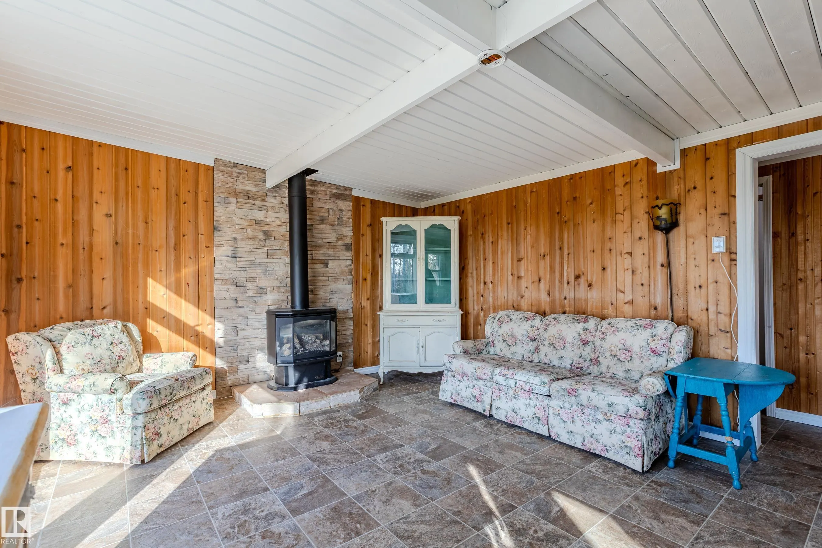 161 Lakeshore Drive