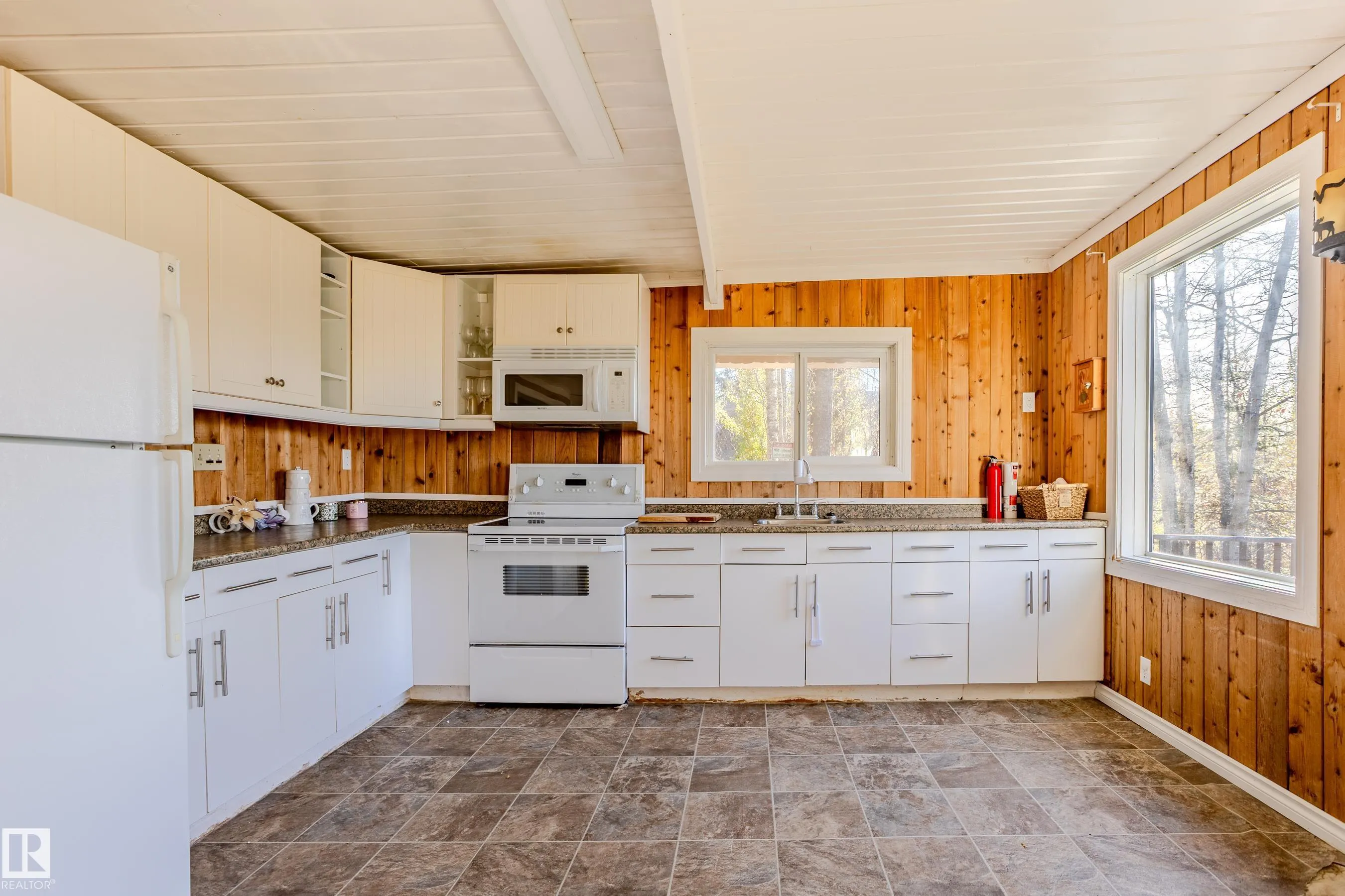 161 Lakeshore Drive