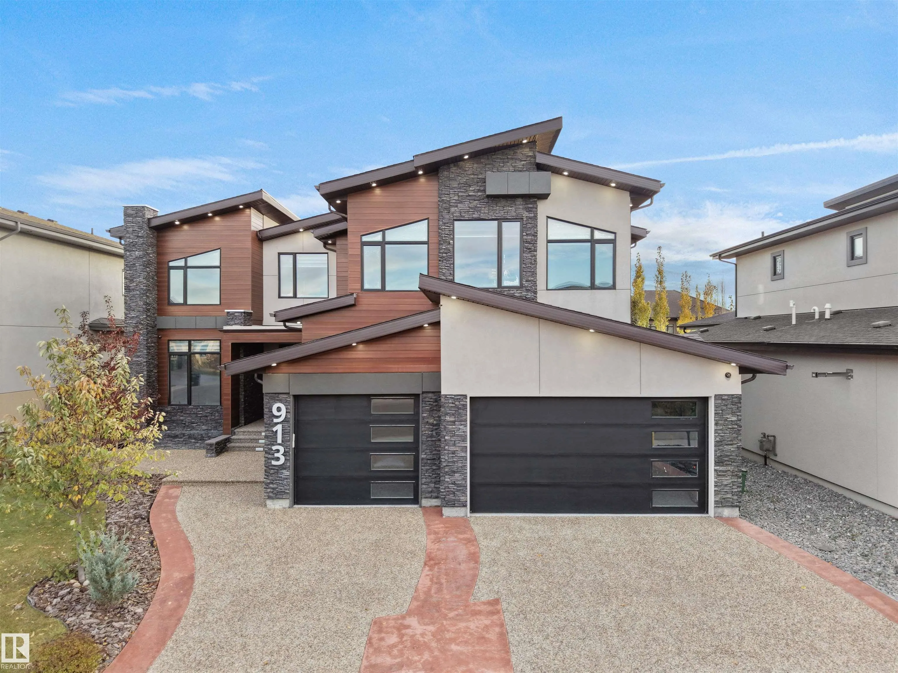 913 WOOD Place