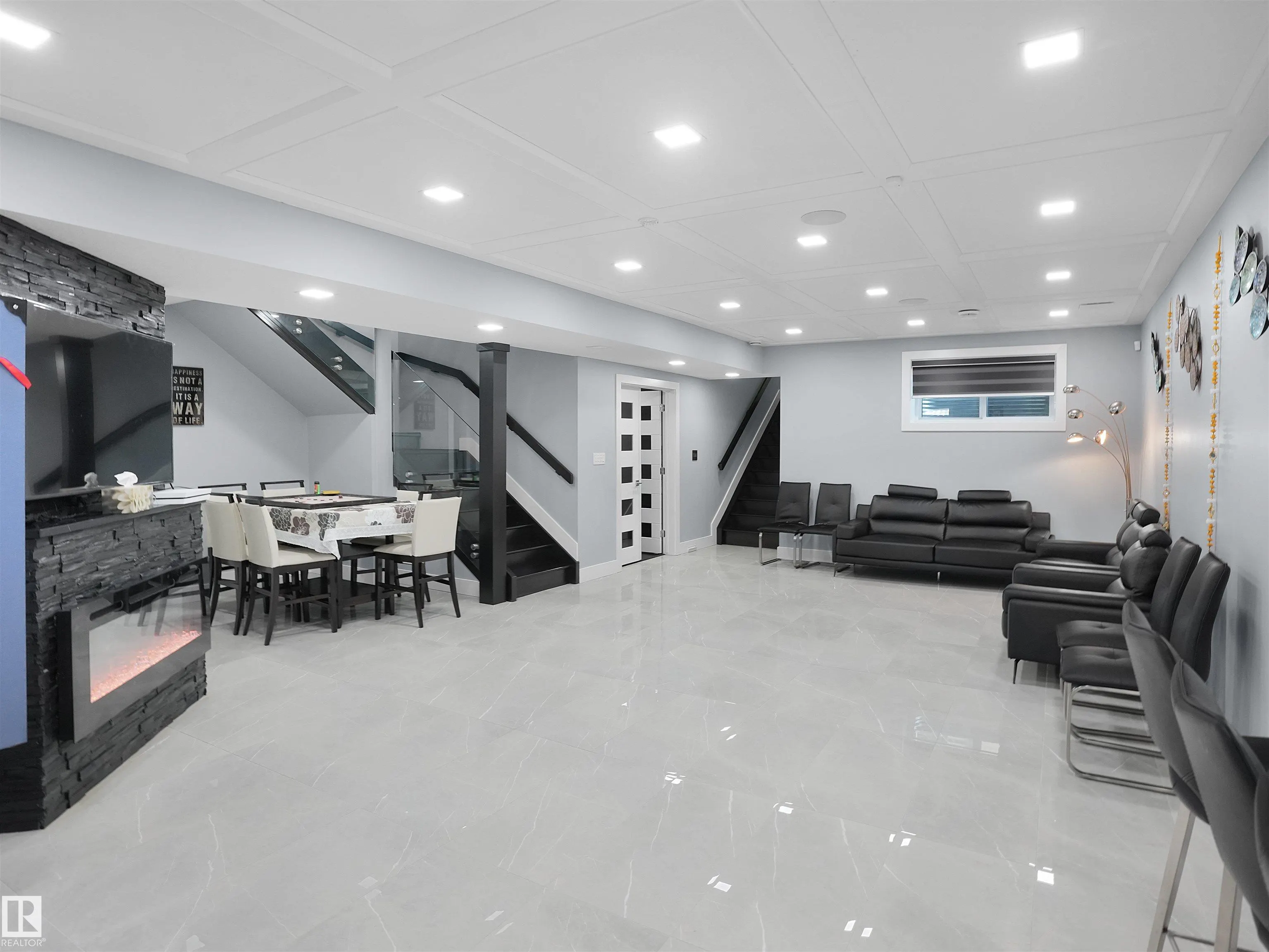 913 WOOD Place