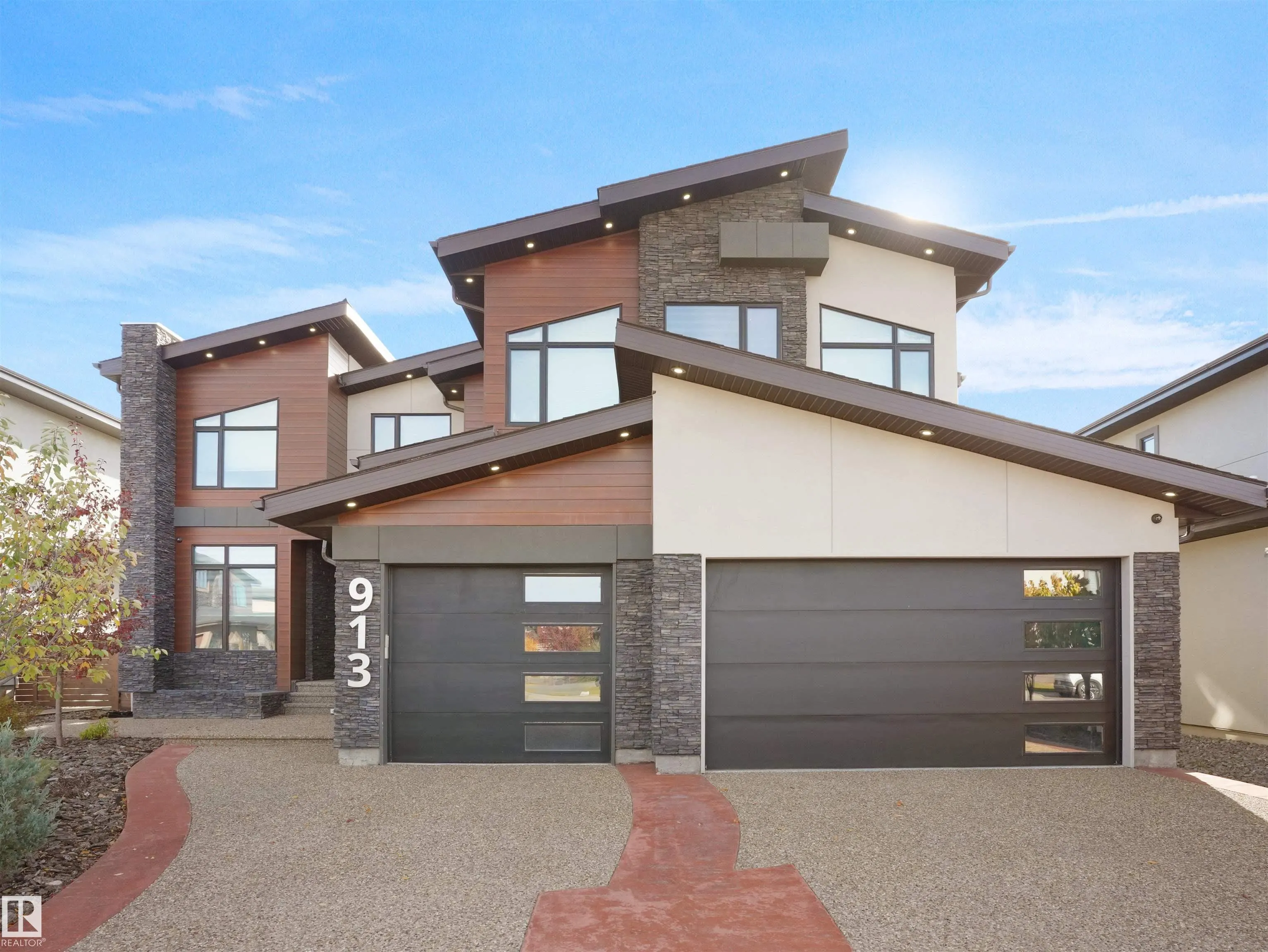 913 WOOD Place