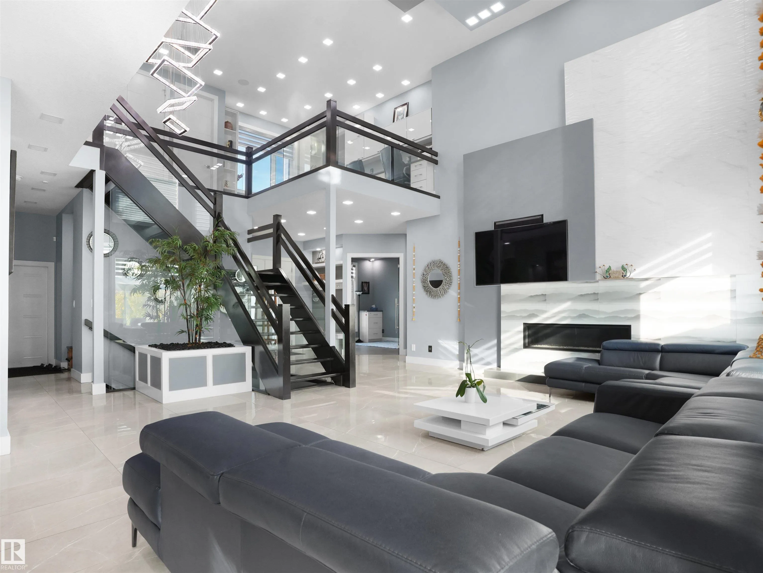 913 WOOD Place