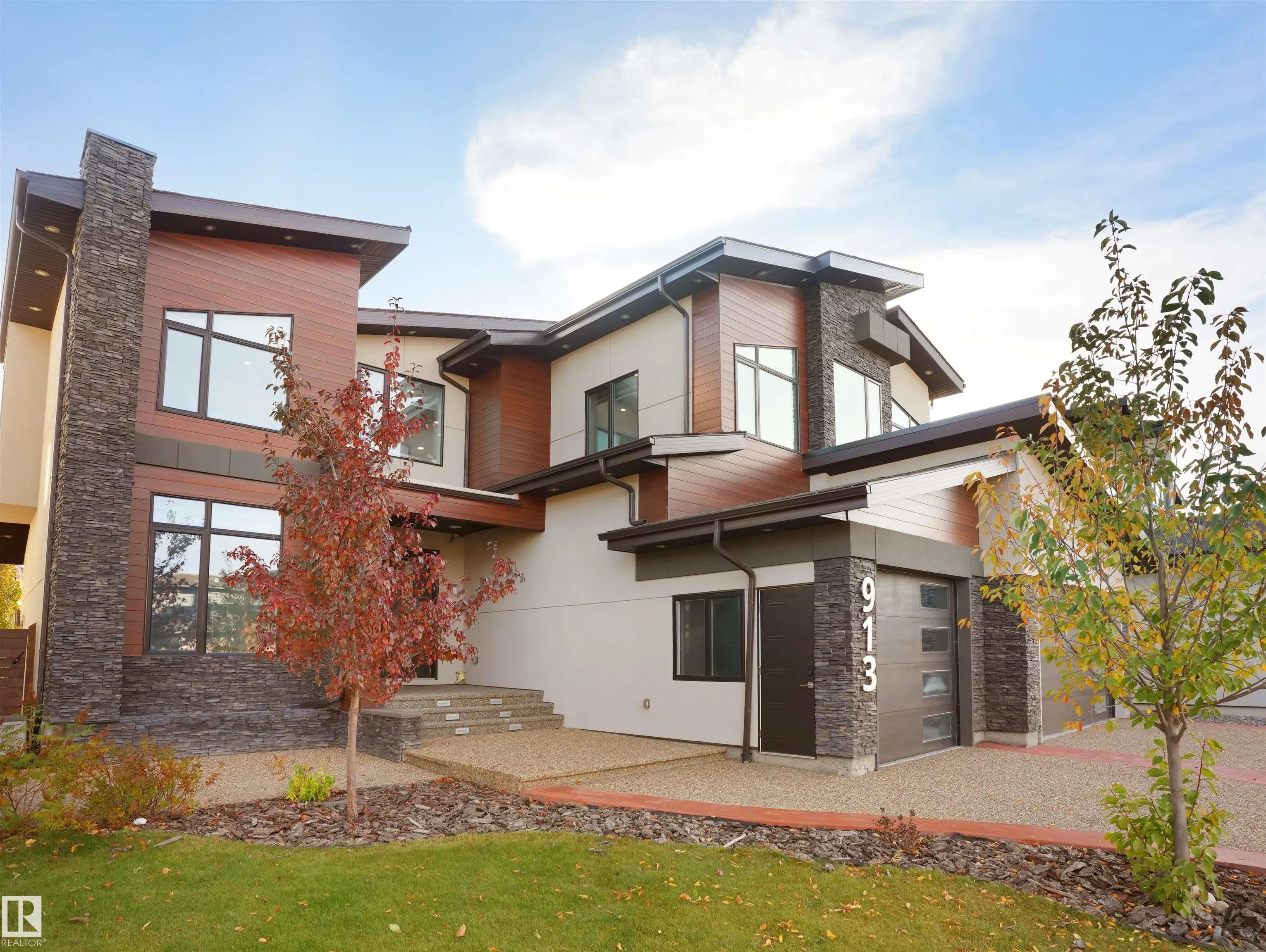913 WOOD Place