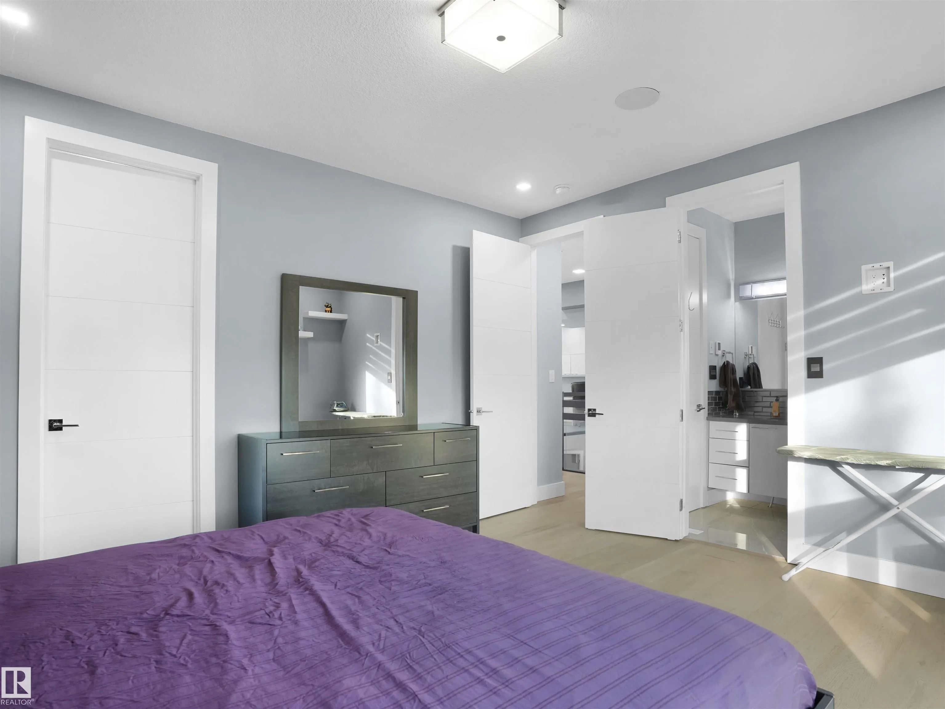 913 WOOD Place
