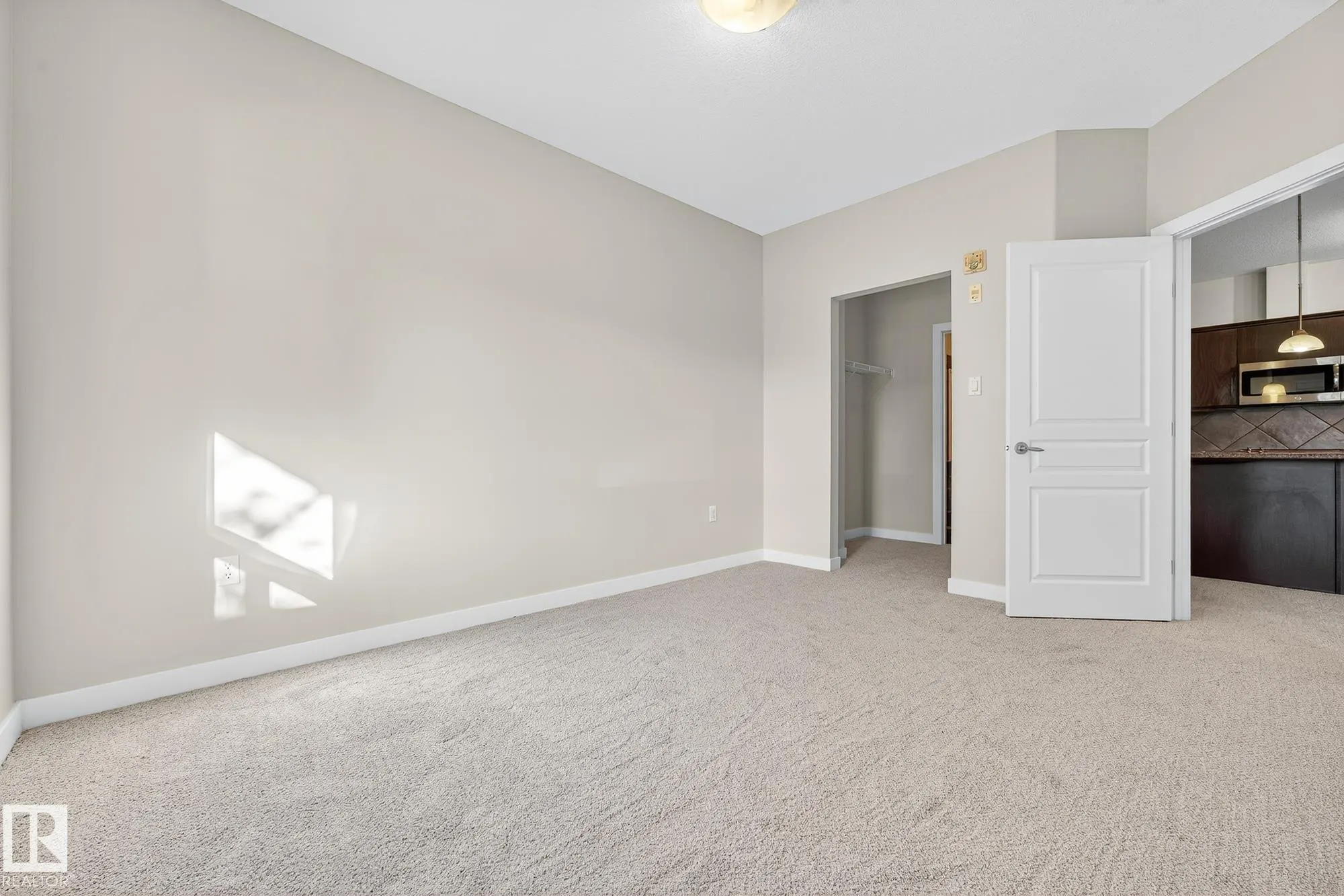 7323 SOUTH TERWILLEGAR Drive