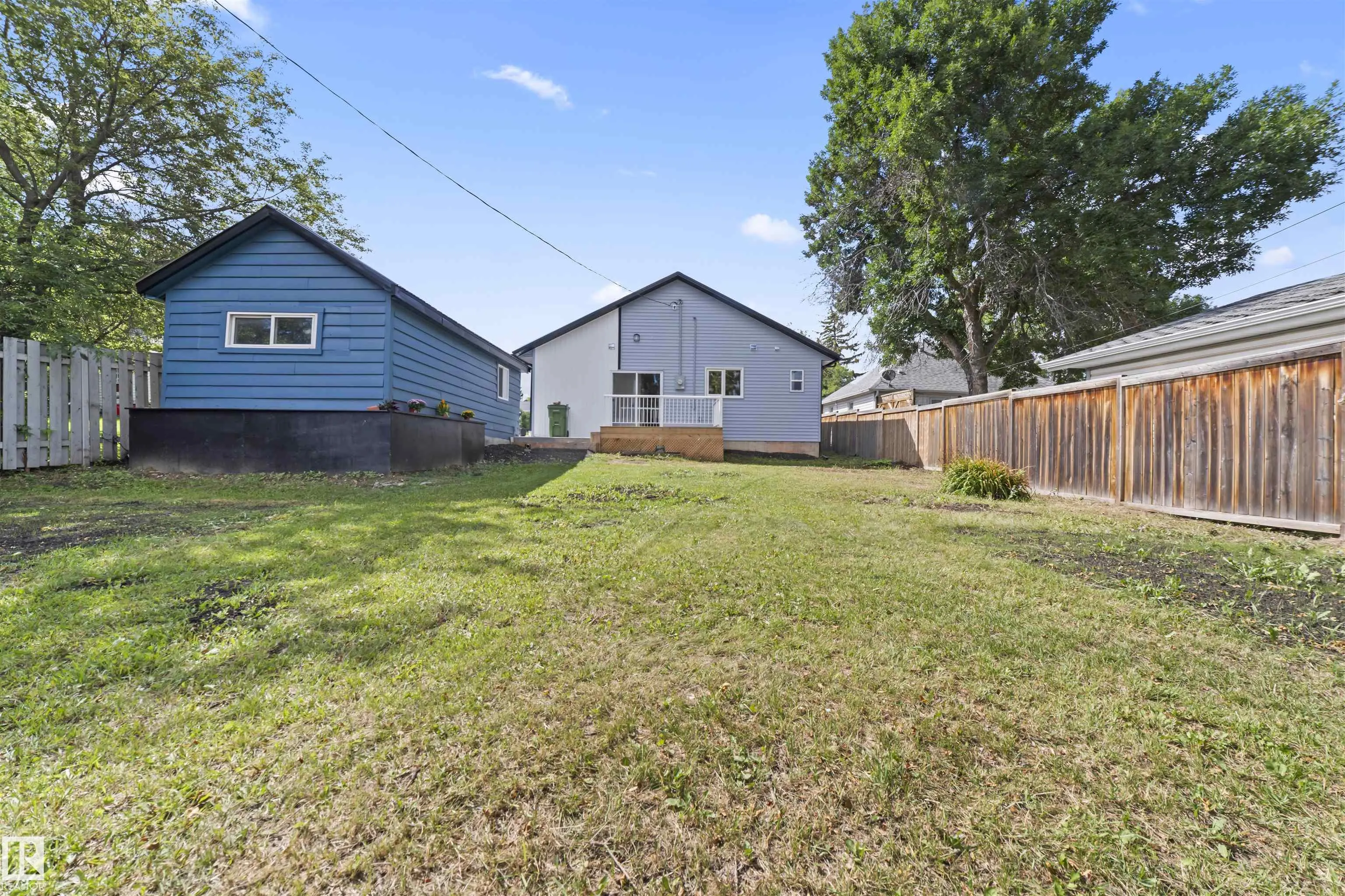 5032 55 AVE
