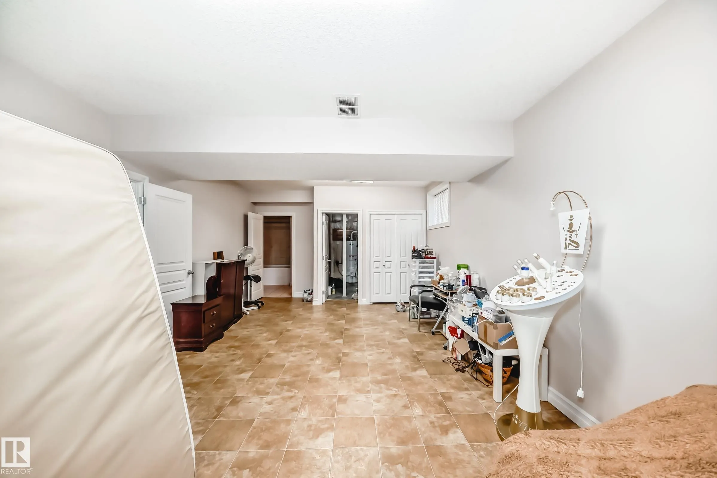 1525 HASWELL Close